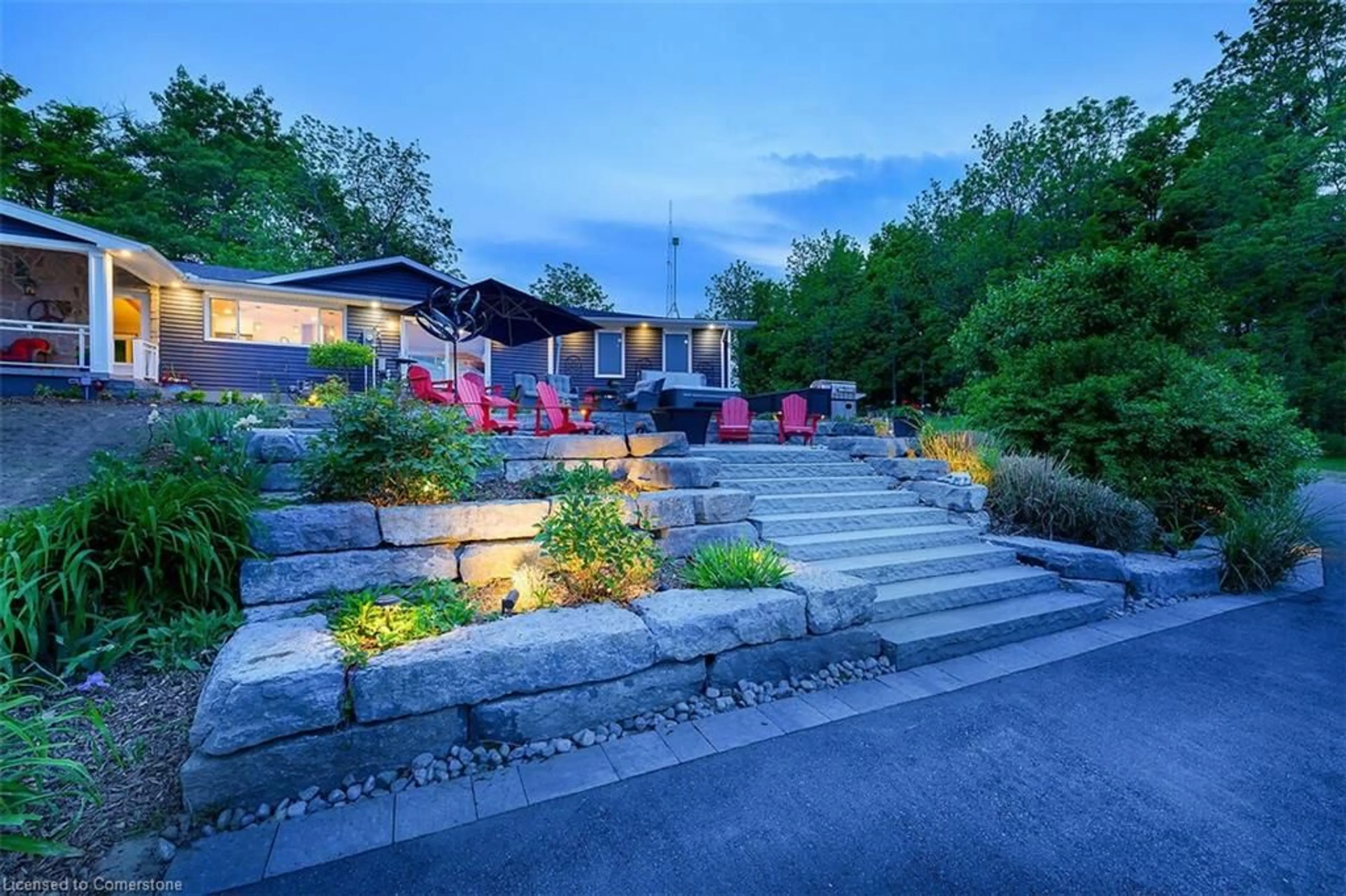 Patio, street for 4030 Mountainview Rd, Beamsville Ontario L3J 2C8