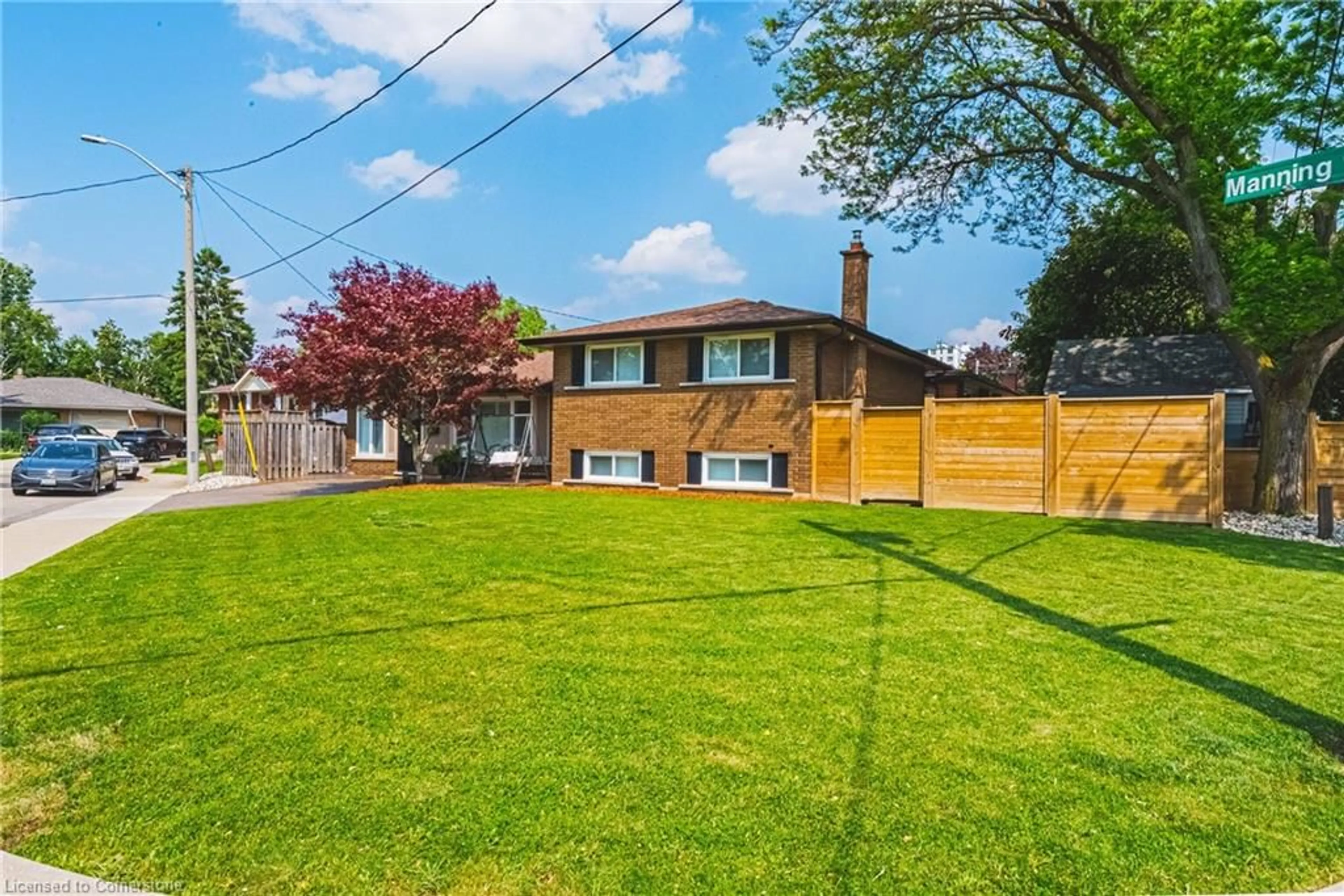 A pic from outside/outdoor area/front of a property/back of a property/a pic from drone, street for 4 Manning Crt, Hamilton Ontario L9A 3E5