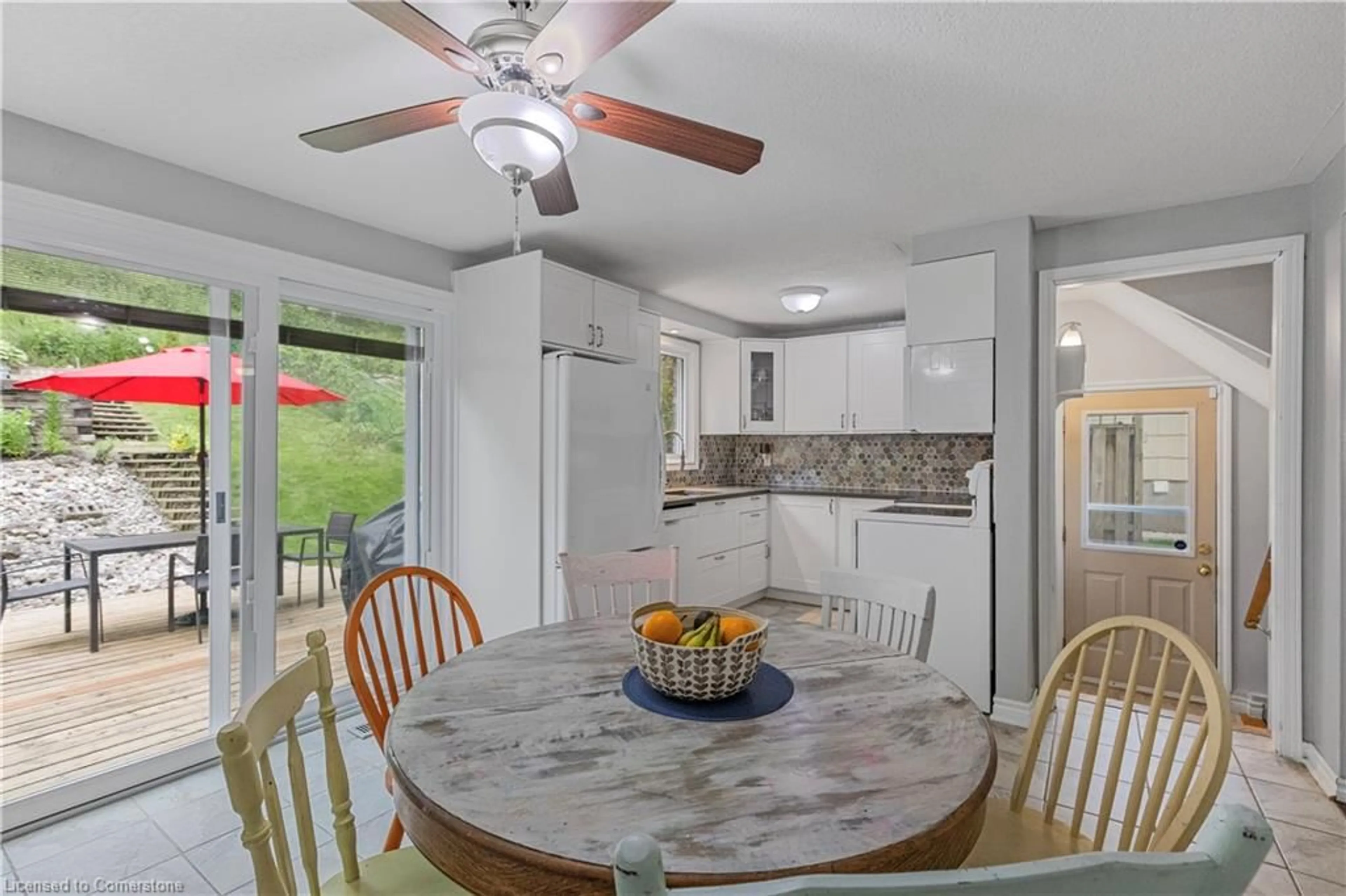 Open concept kitchen, ceramic/tile floor for 163 Woodside Ave, Cambridge Ontario N1S 3X5