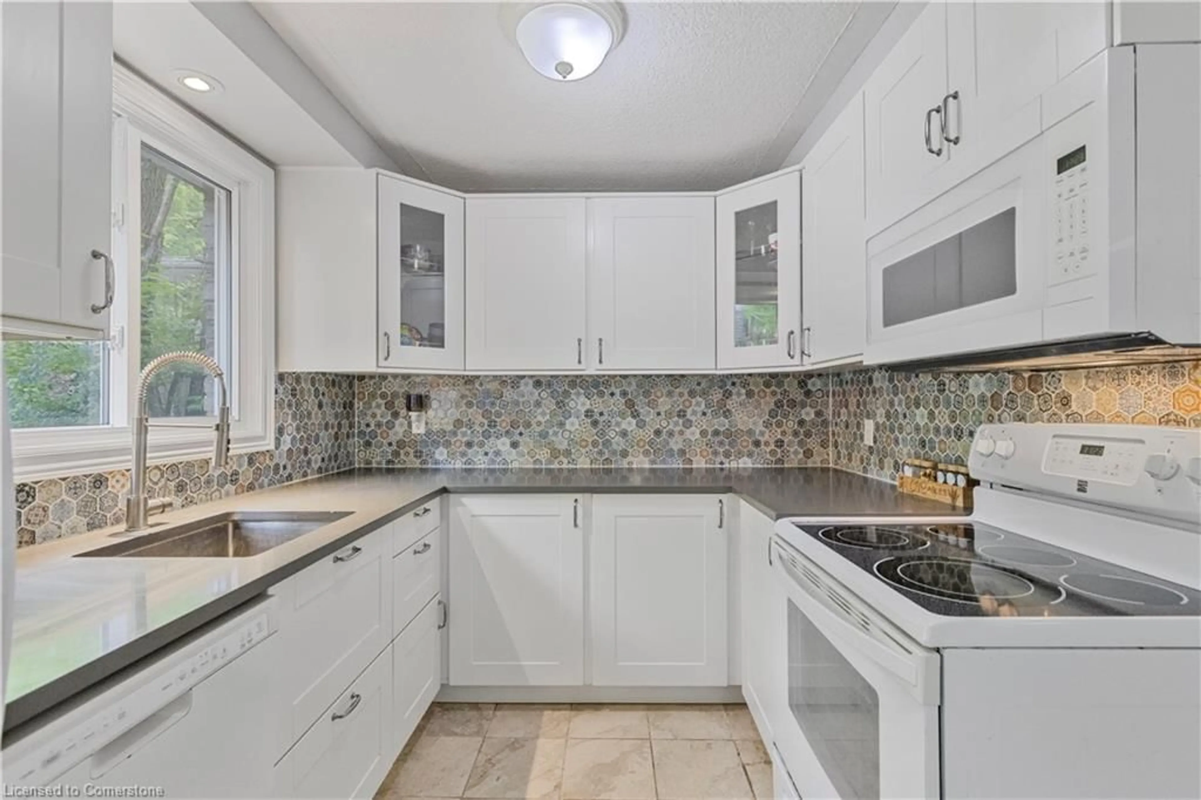 Standard kitchen, ceramic/tile floor for 163 Woodside Ave, Cambridge Ontario N1S 3X5