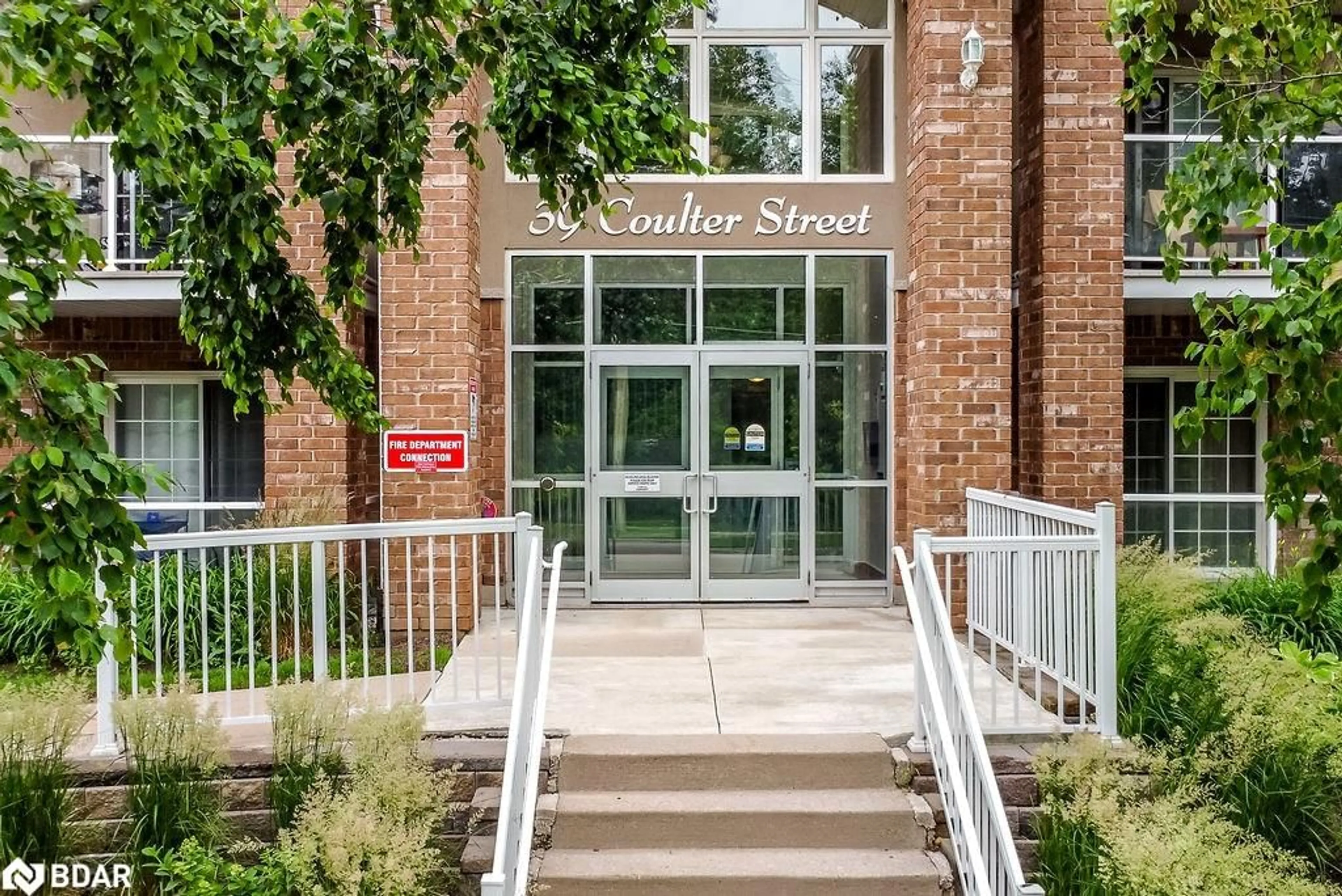 Indoor foyer for 39 Coulter St #14, Barrie Ontario L4N 6S1