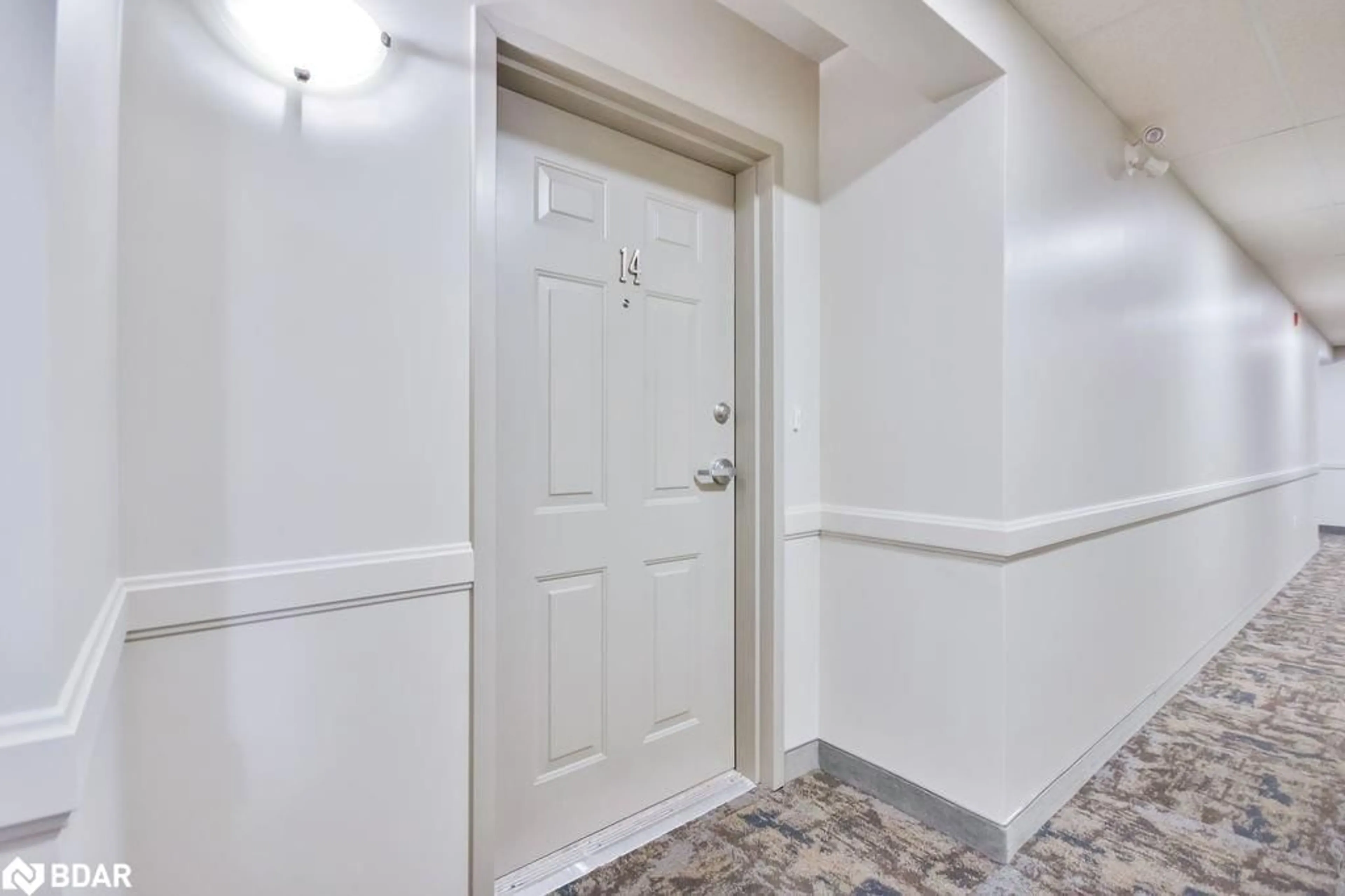 Indoor entryway for 39 Coulter St #14, Barrie Ontario L4N 6S1