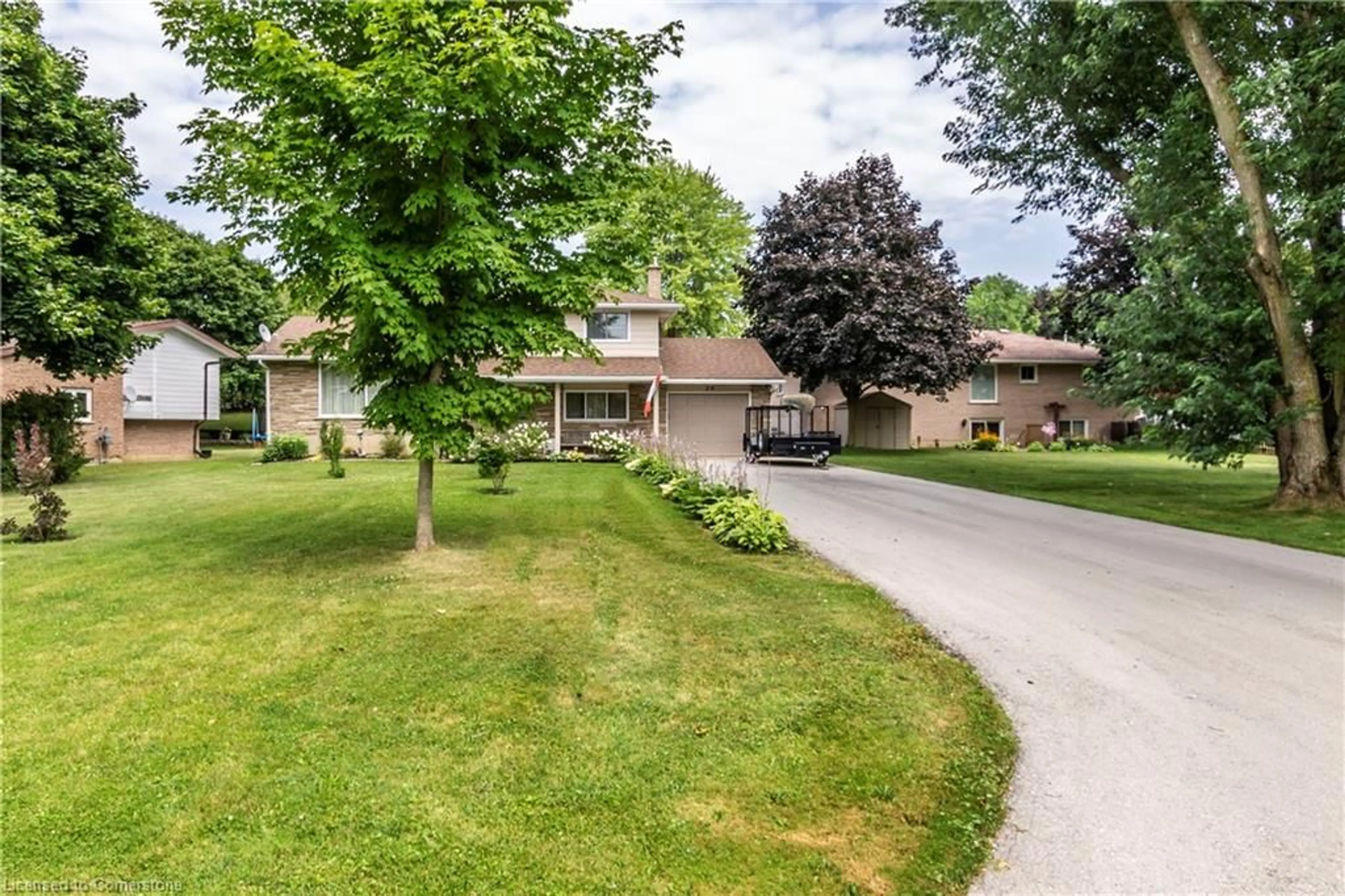 A pic from outside/outdoor area/front of a property/back of a property/a pic from drone, street for 20 Ridout St, Walkerton Ontario N0G 2V0