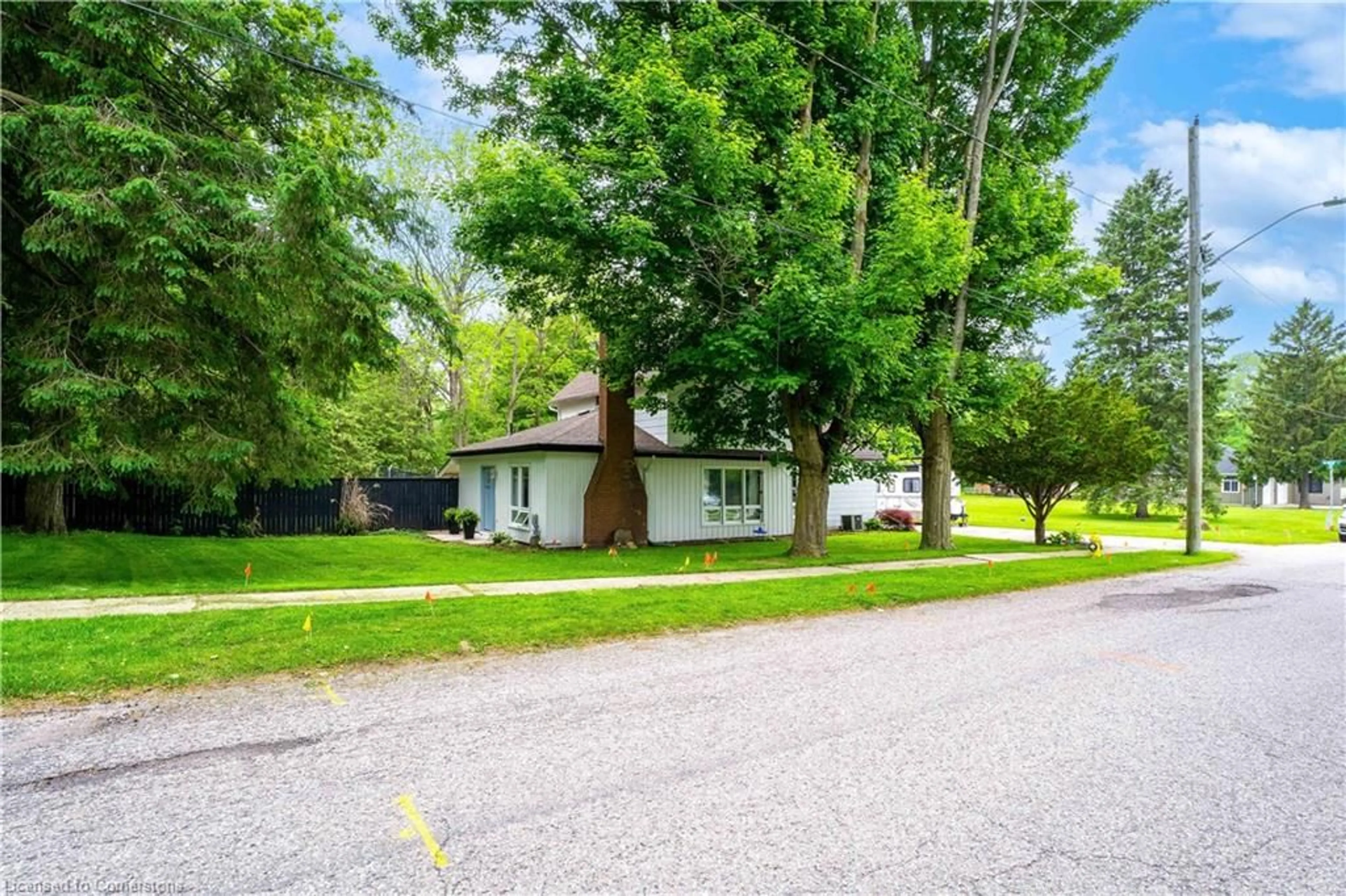 A pic from outside/outdoor area/front of a property/back of a property/a pic from drone, street for 21 Norfolk St, Otterville Ontario N0J 1R0