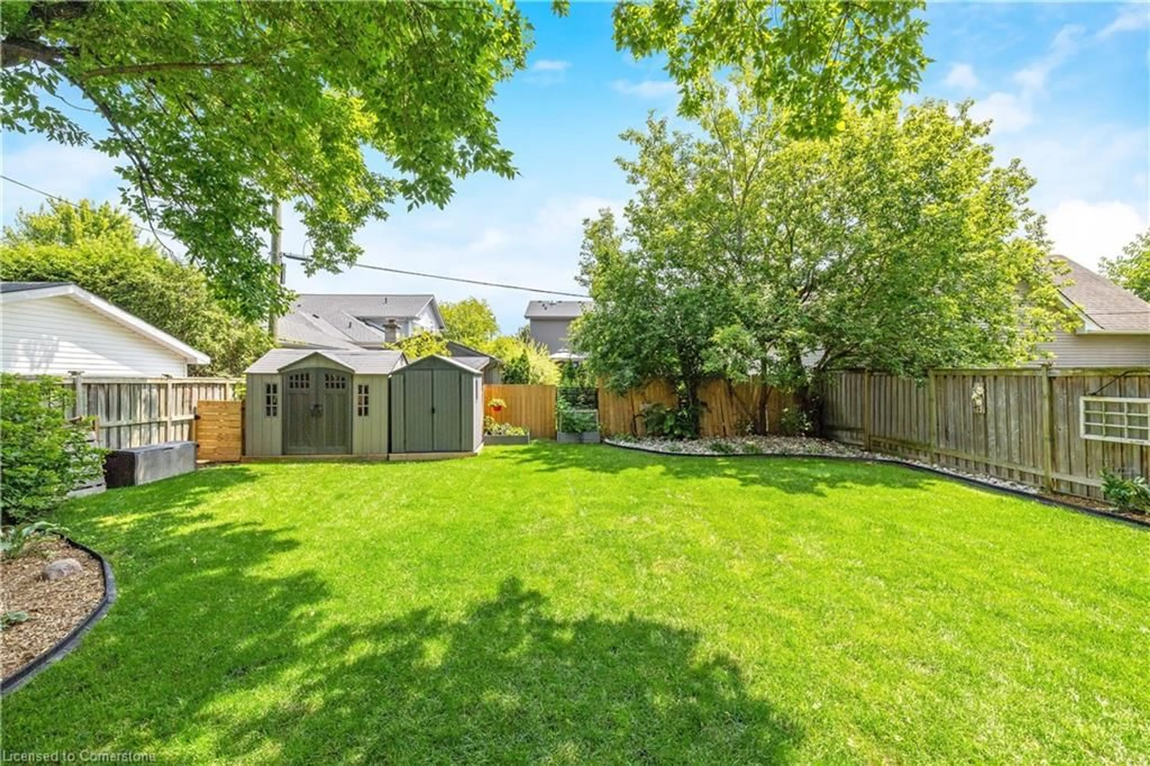 A pic from outside/outdoor area/front of a property/back of a property/a pic from drone, street for 390 Woodward Ave, Milton Ontario L9T 1V4