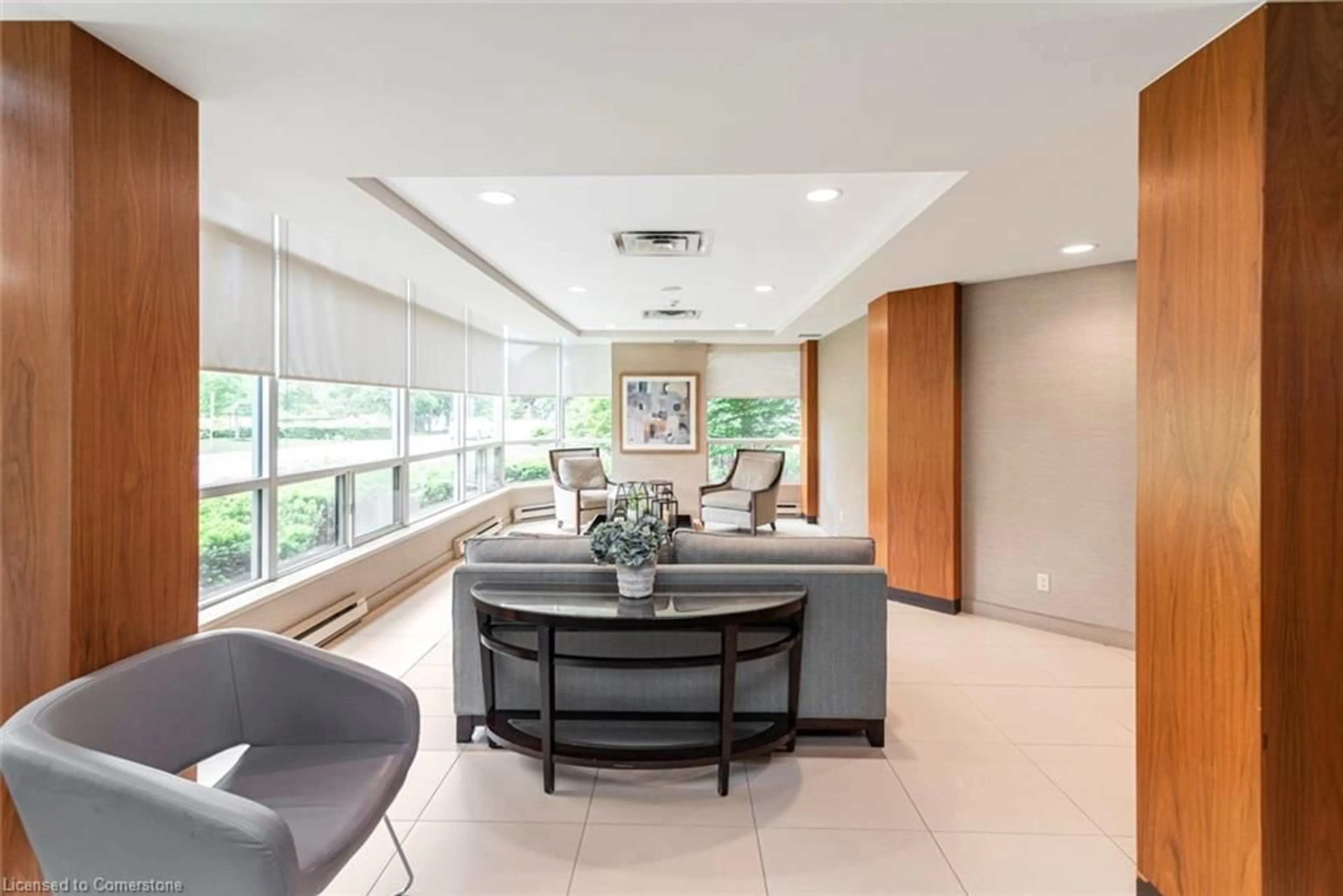 Indoor foyer for 1276 Maple Crossing Blvd #1109, Burlington Ontario L7S 2J9