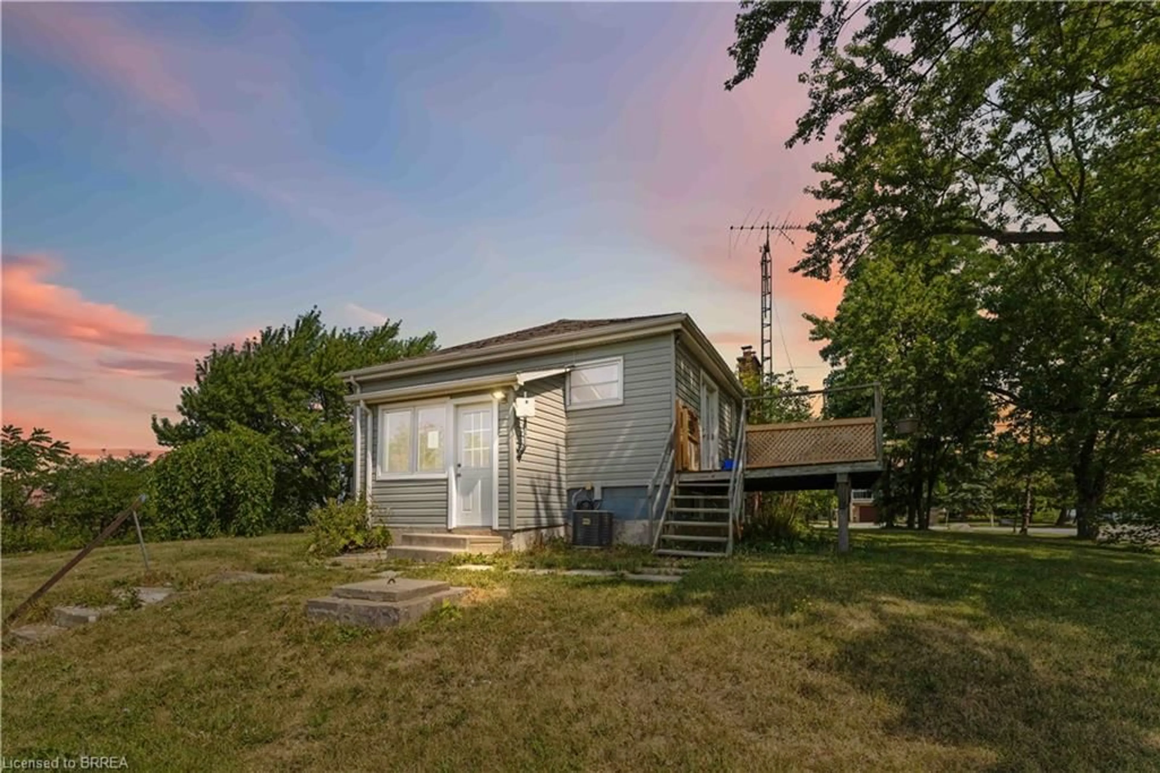 Shed for 1032 Mud St, Stoney Creek Ontario L8J 3E3