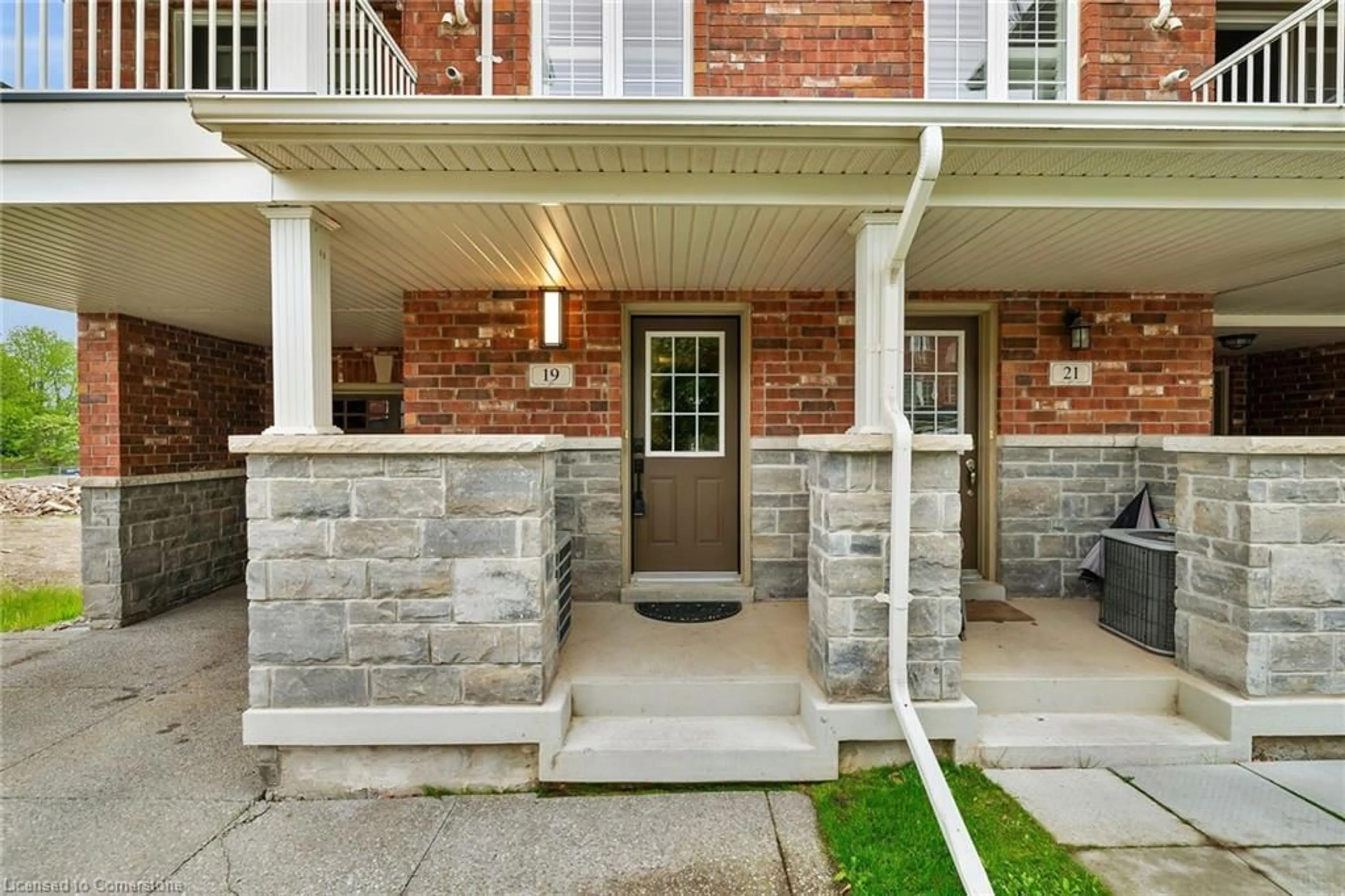 Patio, street for 19 Nisbet Blvd, Waterdown Ontario L8B 0T1