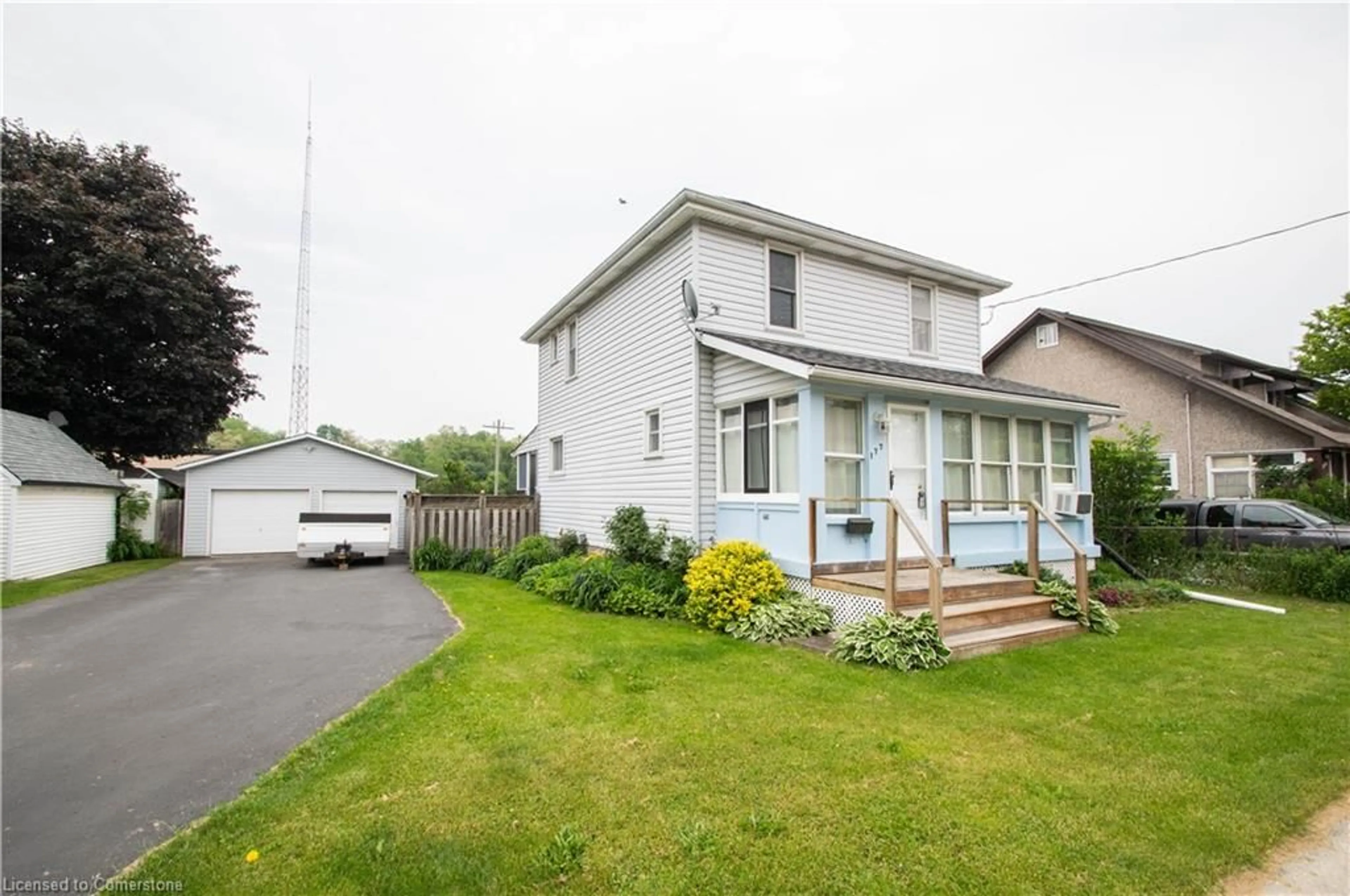 A pic from outside/outdoor area/front of a property/back of a property/a pic from drone, street for 177 Owen St, Simcoe Ontario N3Y 2T8