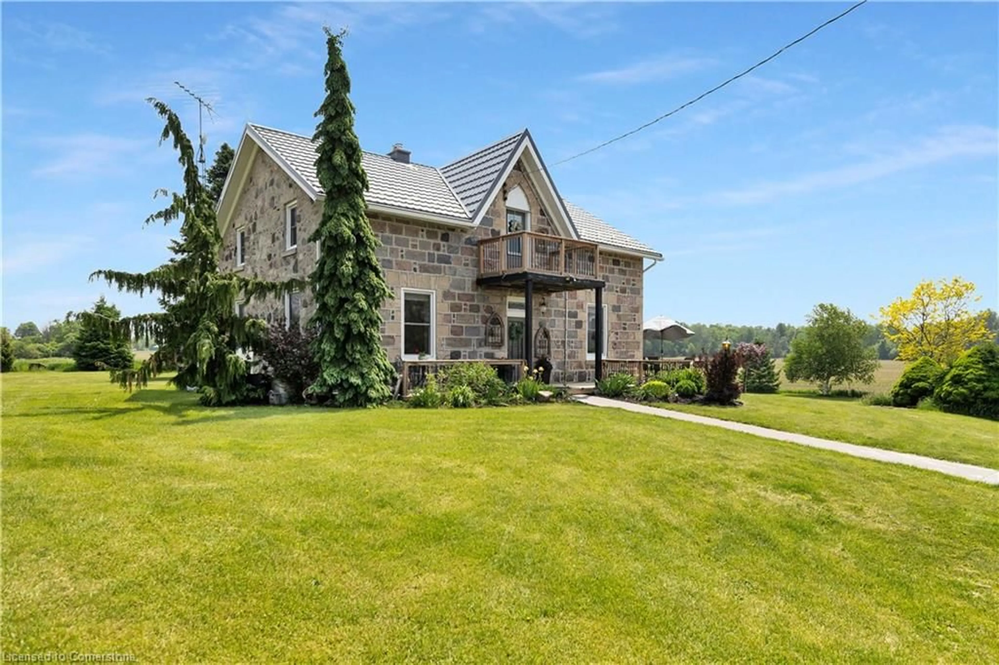 Home with brick exterior material, building for 4661 Sideroad 10 Side Road, Puslinch Ontario N1H 6J3