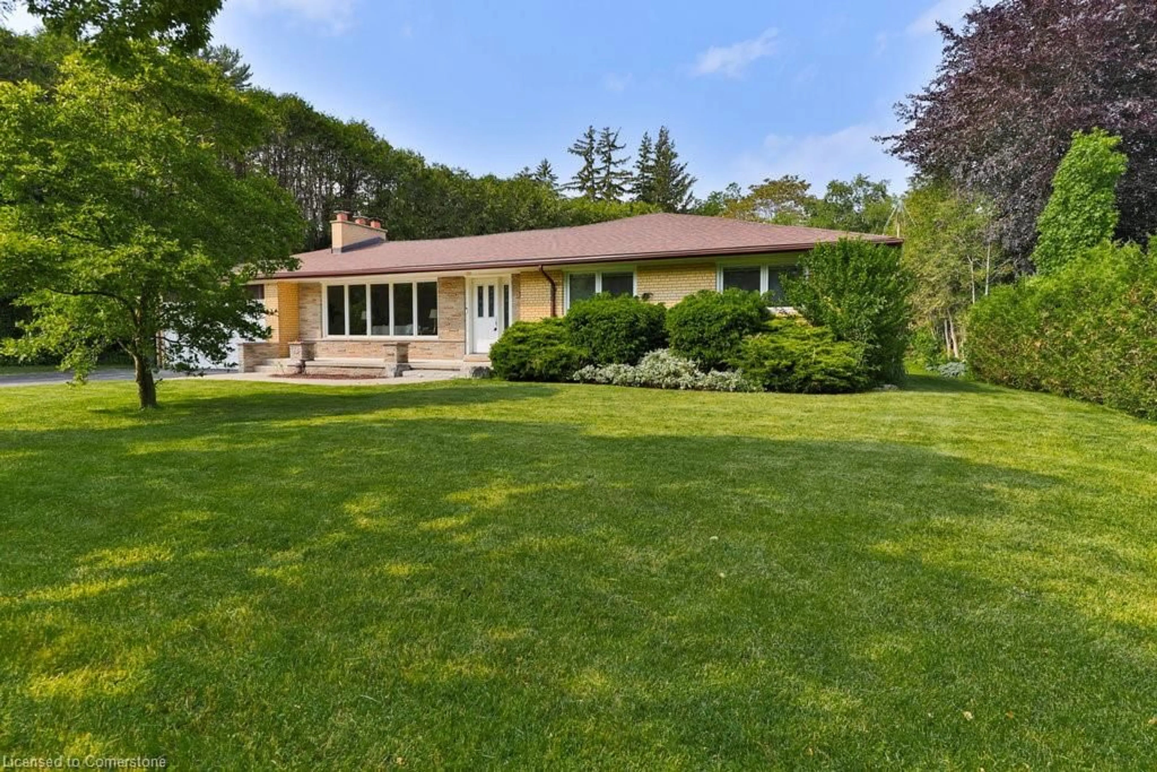 A pic from outside/outdoor area/front of a property/back of a property/a pic from drone, unknown for 521 Vanessa Cres, Mississauga Ontario L5H 2N4