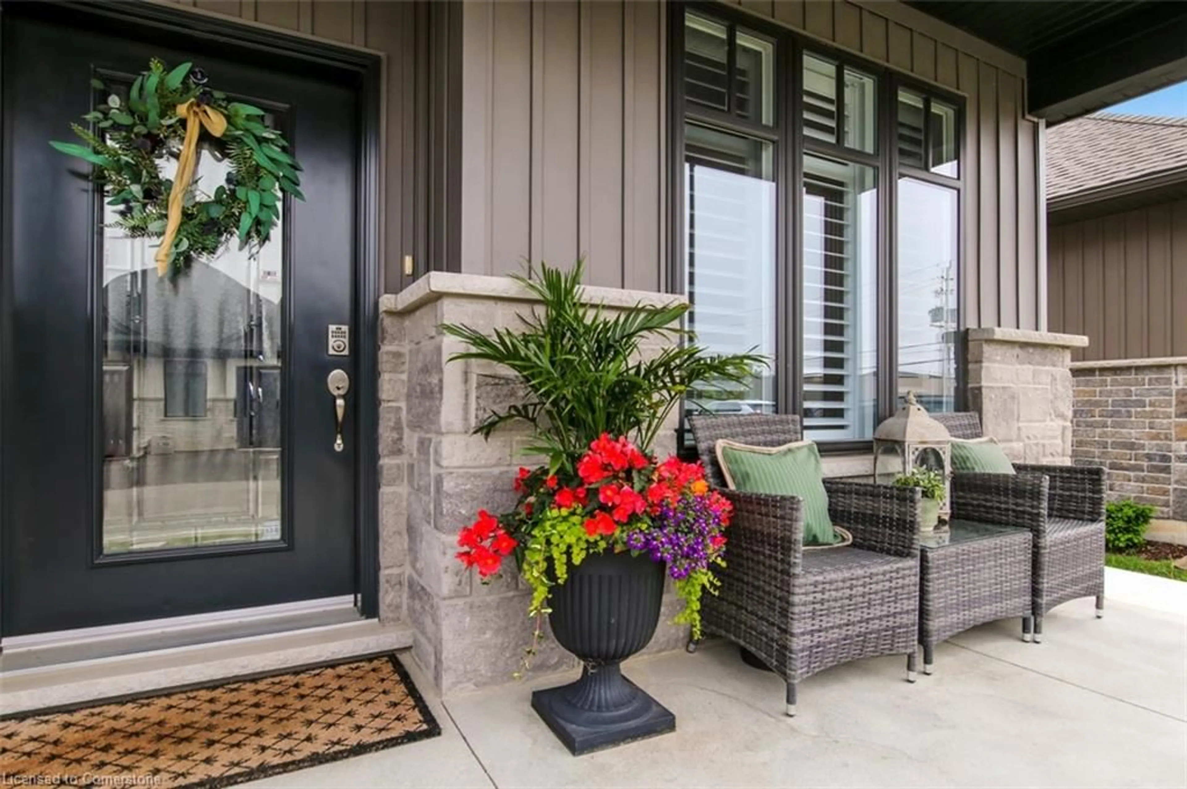Indoor entryway for 24 Craddock Blvd #8, Jarvis Ontario N0A 1J0