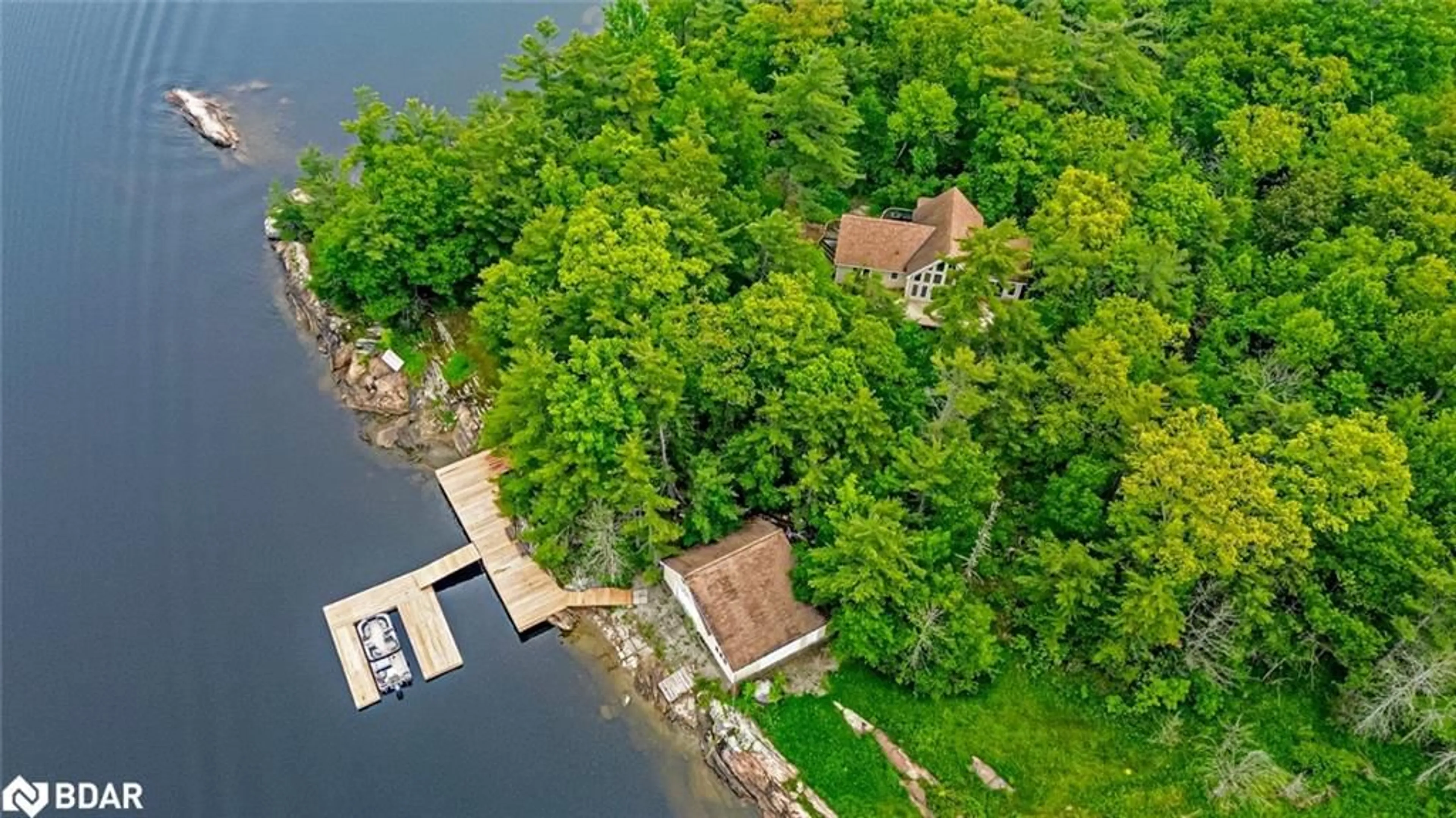A pic from outside/outdoor area/front of a property/back of a property/a pic from drone, water/lake/river/ocean view for 2 Is 880 Georgian Bay, Georgian Bay Ontario L0K 1S0