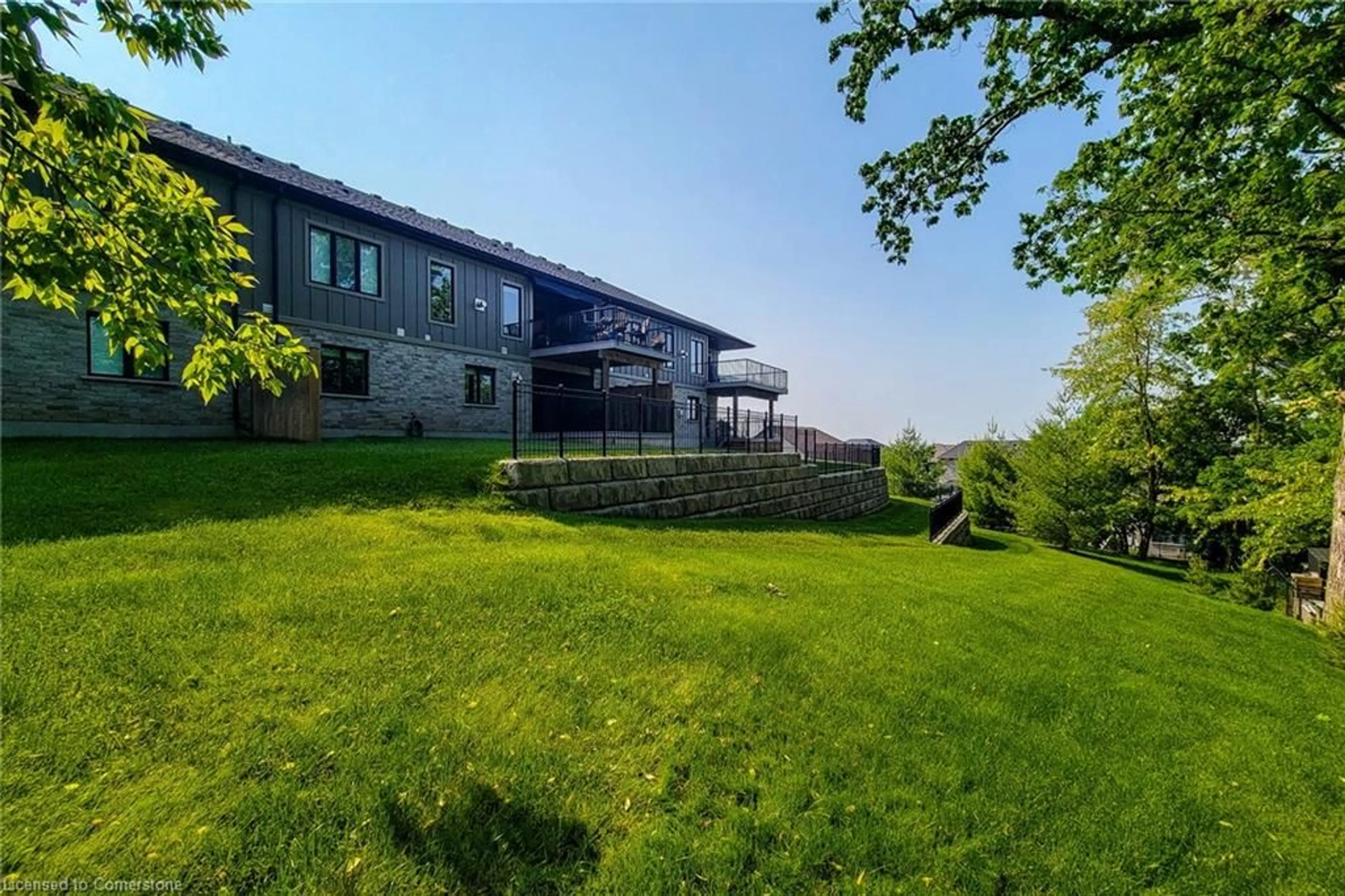 A pic from outside/outdoor area/front of a property/back of a property/a pic from drone, unknown for 32 Ridgeview Cres #14, St. Davids Ontario L0S 1J1