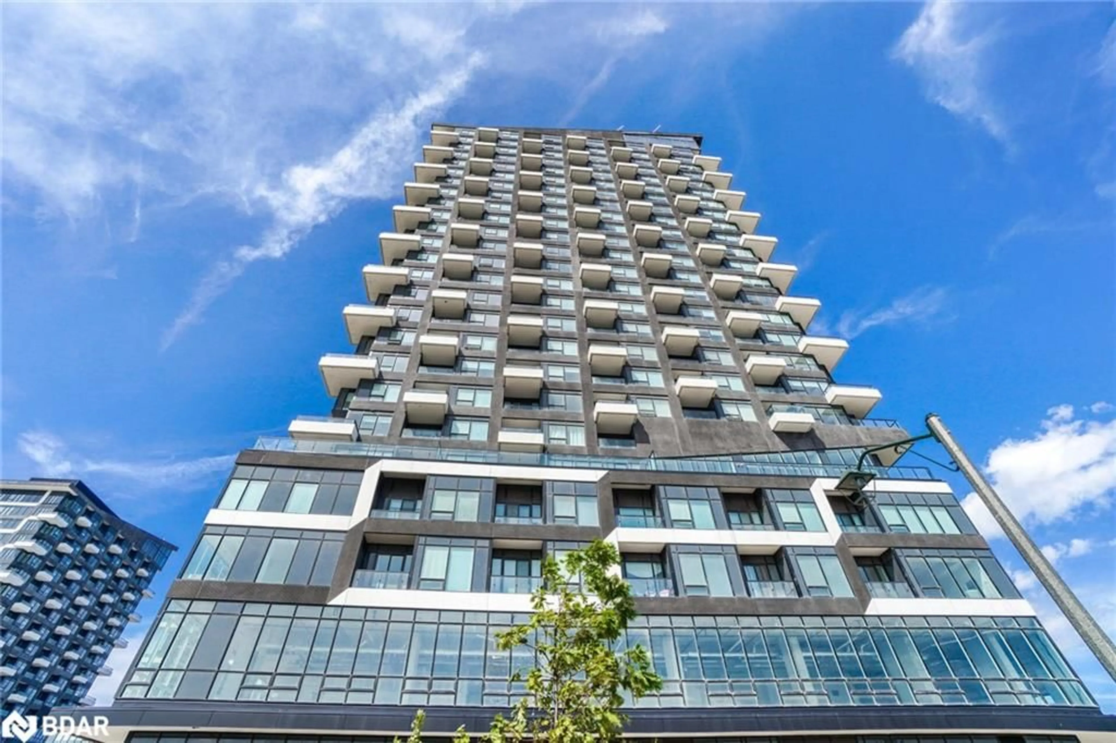 Indoor foyer for 297 Oak Walk Drive Dr #2003, Oakville Ontario L6H 3R6