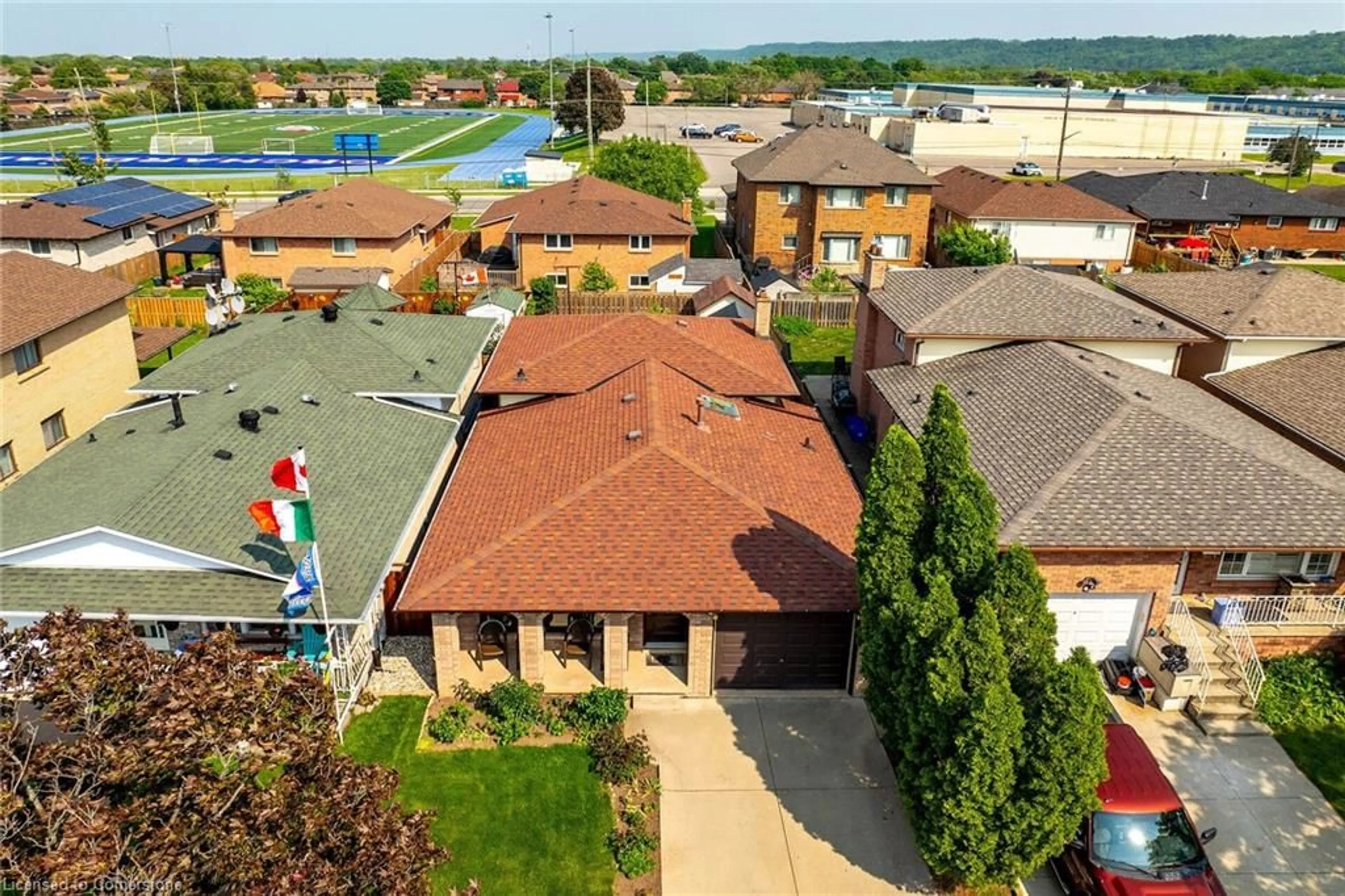A pic from outside/outdoor area/front of a property/back of a property/a pic from drone, unknown for 45 Juniper Dr, Stoney Creek Ontario L8E 4C7