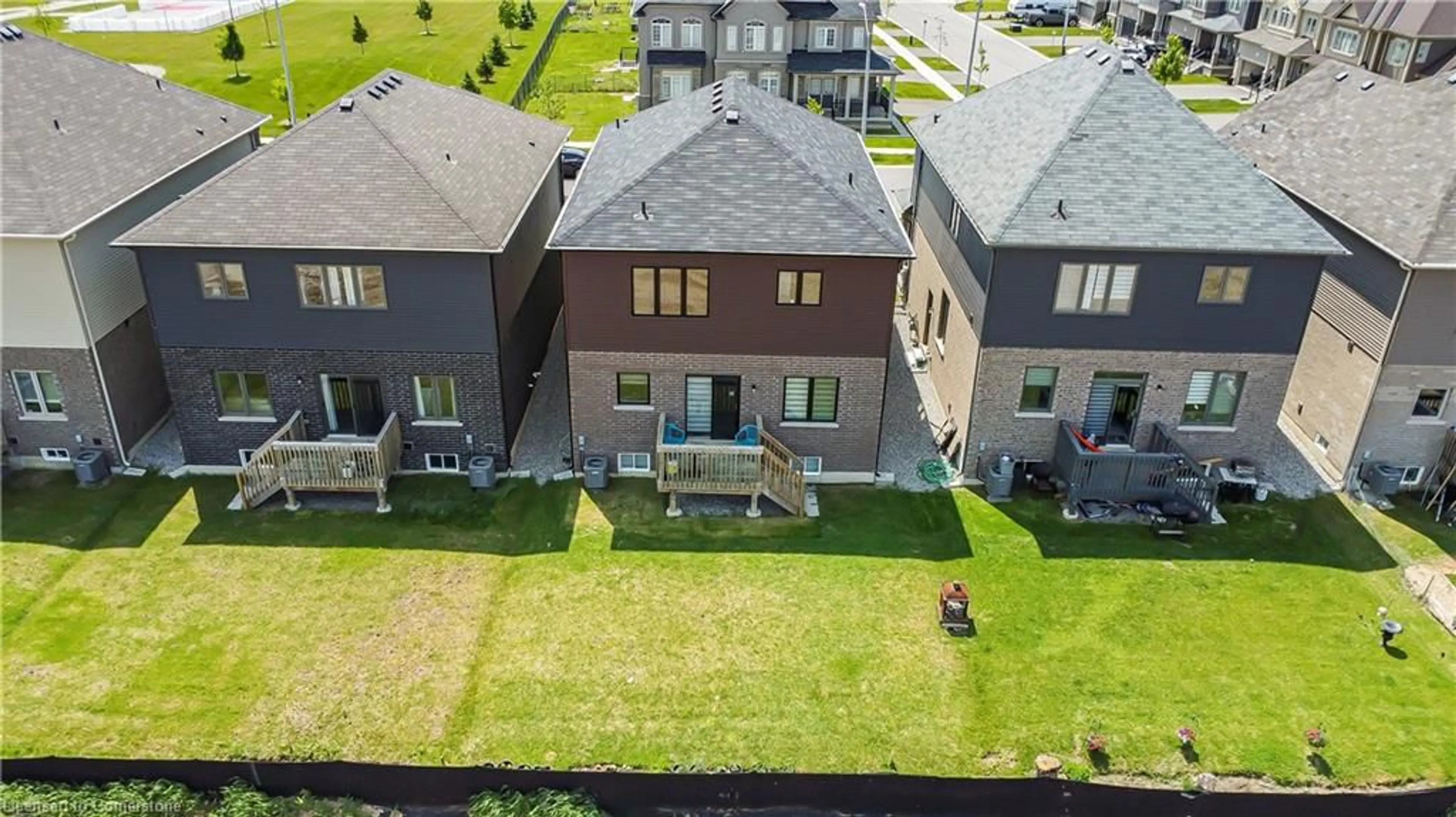 A pic from outside/outdoor area/front of a property/back of a property/a pic from drone, street for 16 Scenic Ridge Gate, Bradford Ontario N3L 0K4