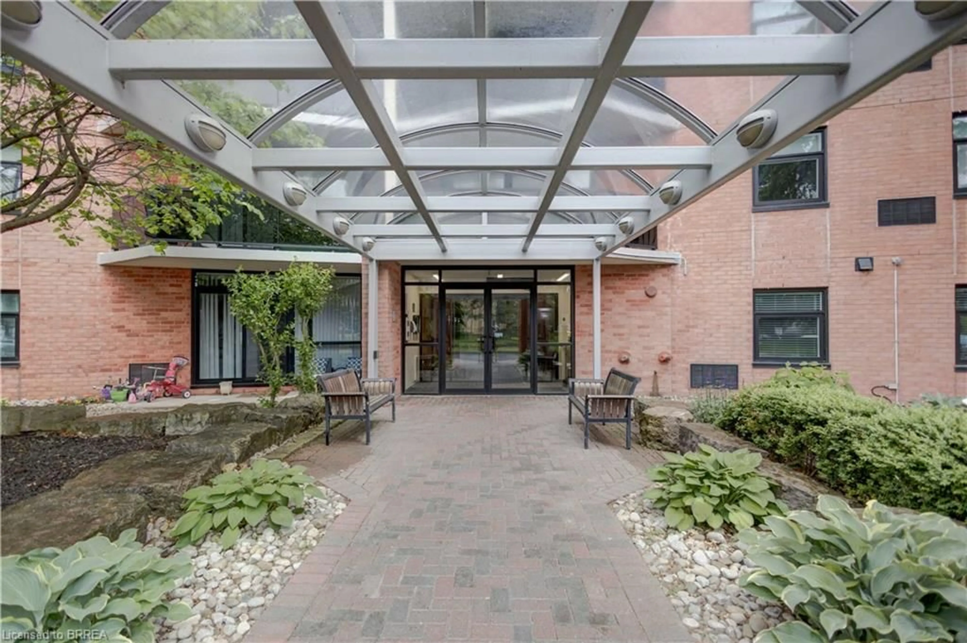 Indoor foyer for 9 Bonheur Crt #603, Brantford Ontario N3P 1Z5
