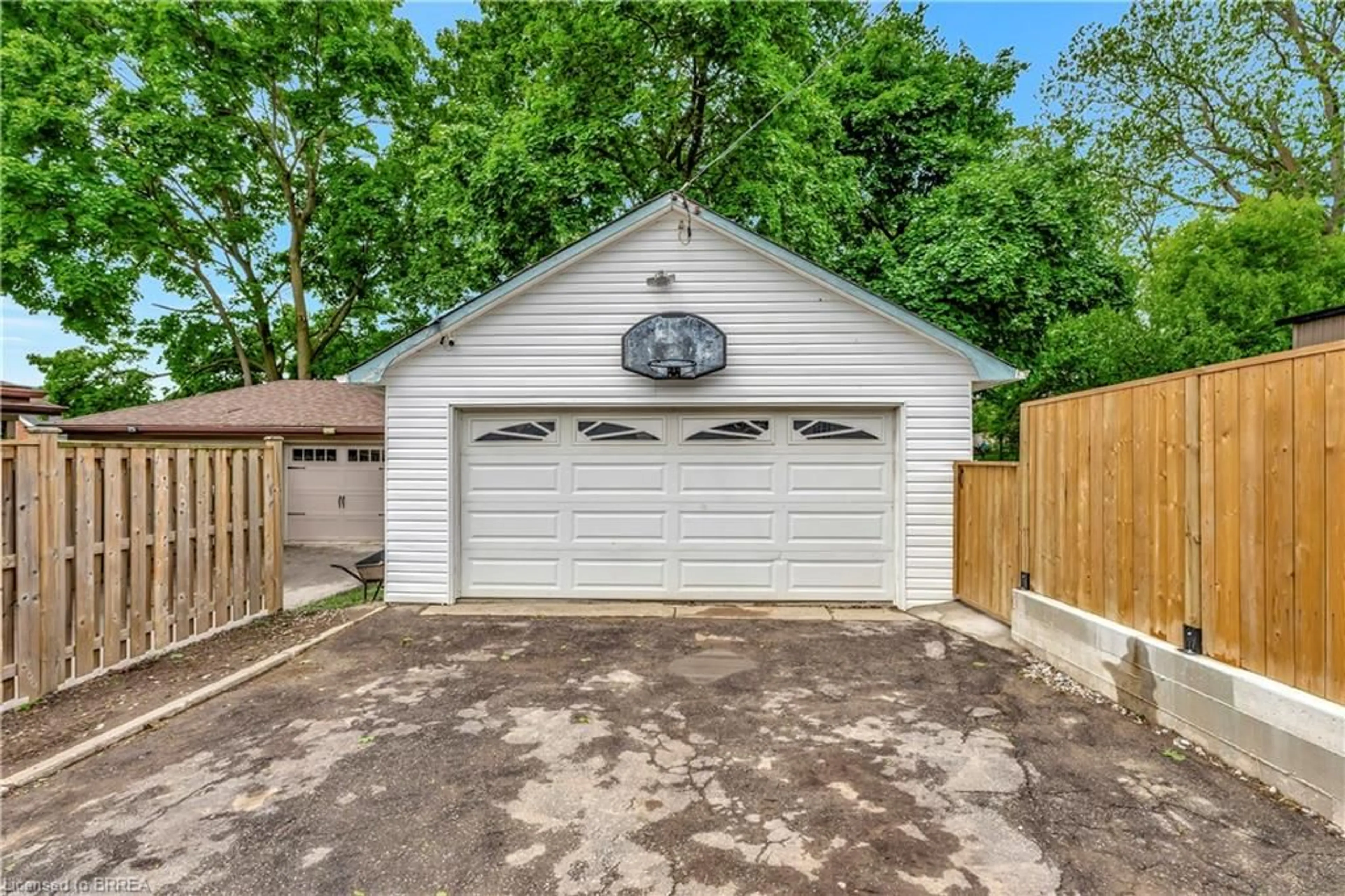 Indoor garage for 9 Lorimer St, St. George Ontario N03 1N0