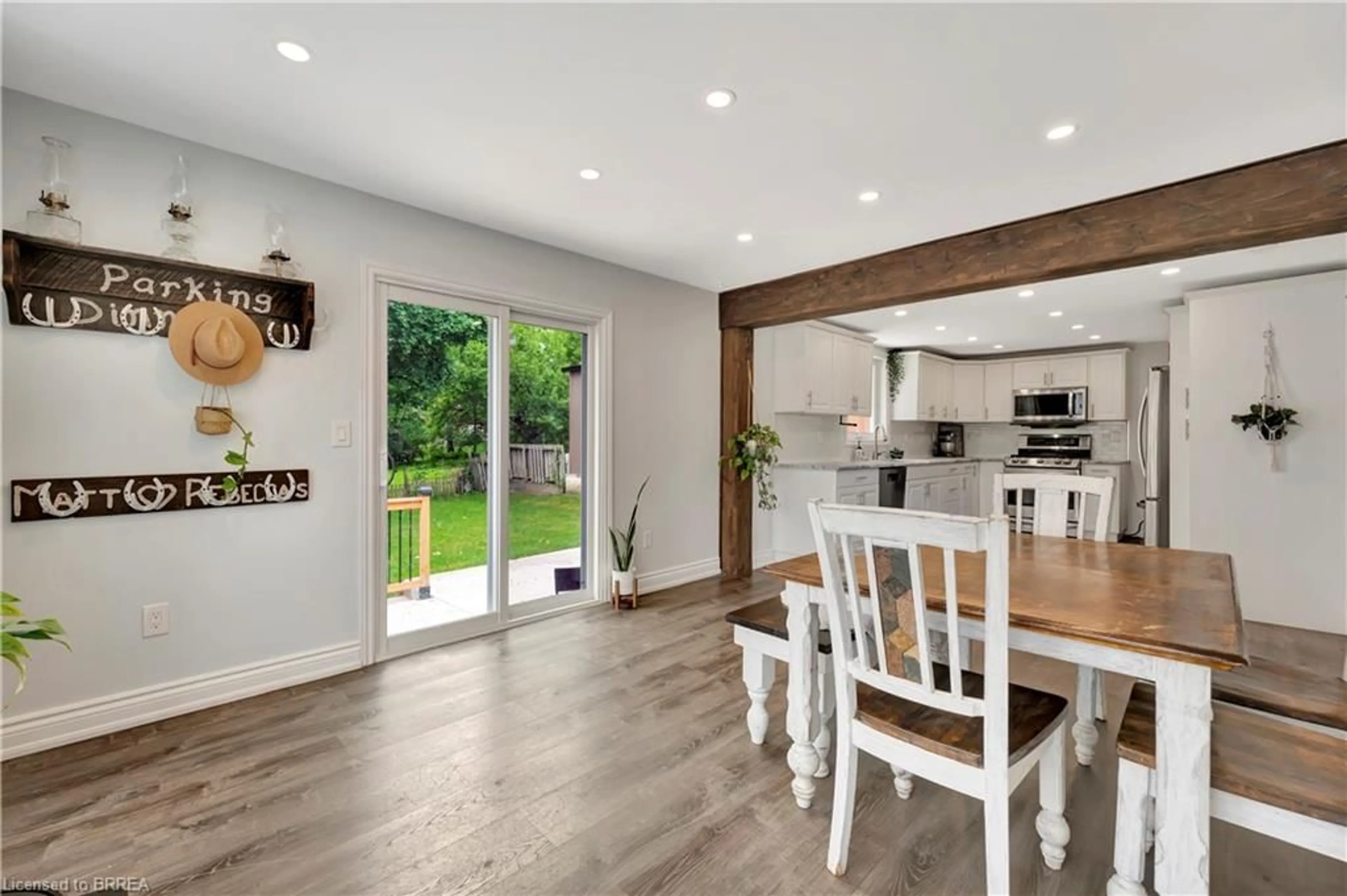 Open concept kitchen, wood/laminate floor for 9 Lorimer St, St. George Ontario N03 1N0
