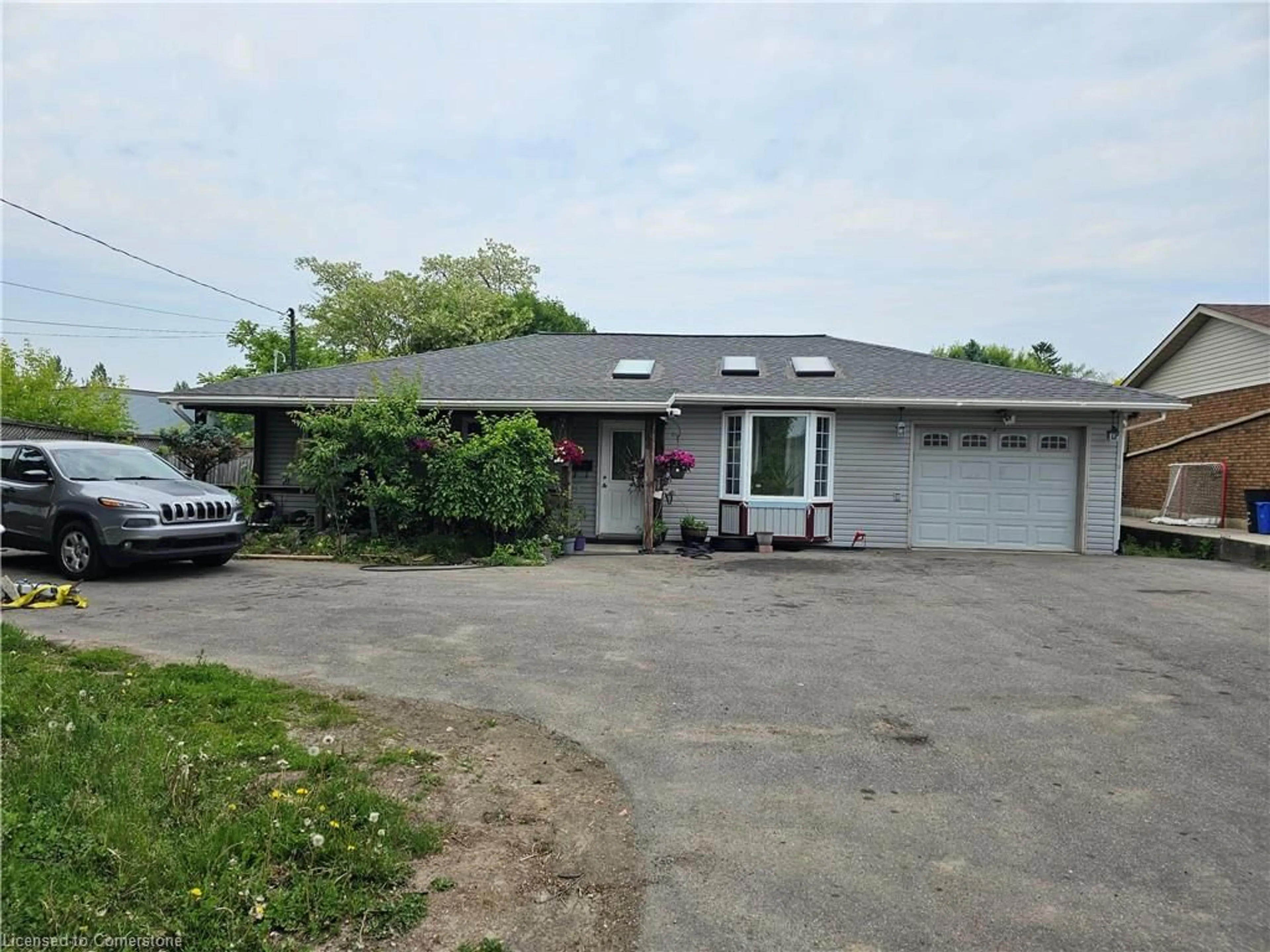 A pic from outside/outdoor area/front of a property/back of a property/a pic from drone, street for 8506 Twenty Rd, Hamilton Ontario L9B 1H6