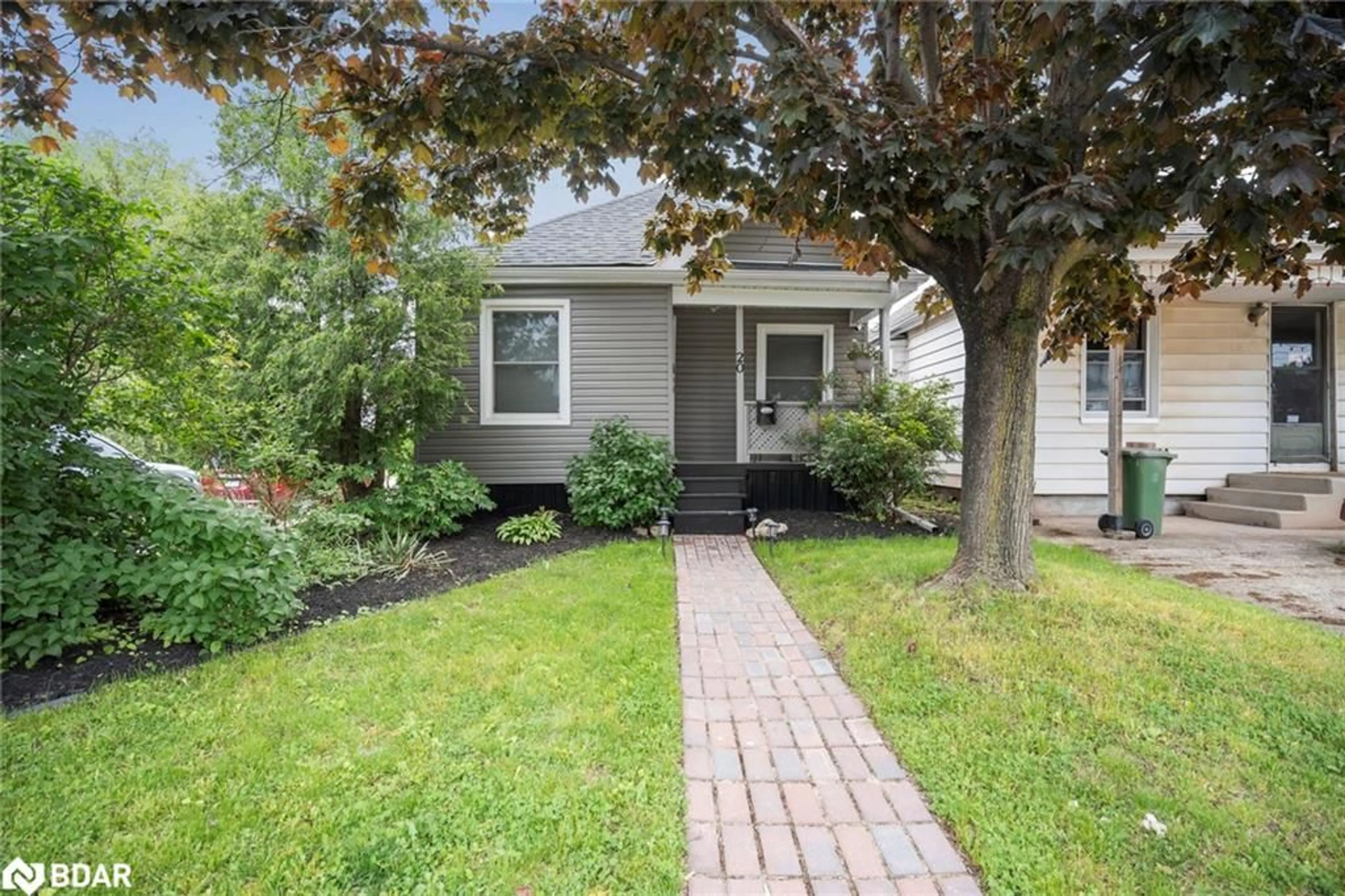 Home with vinyl exterior material, street for 20 Robins Ave, Hamilton Ontario L8H 4M7