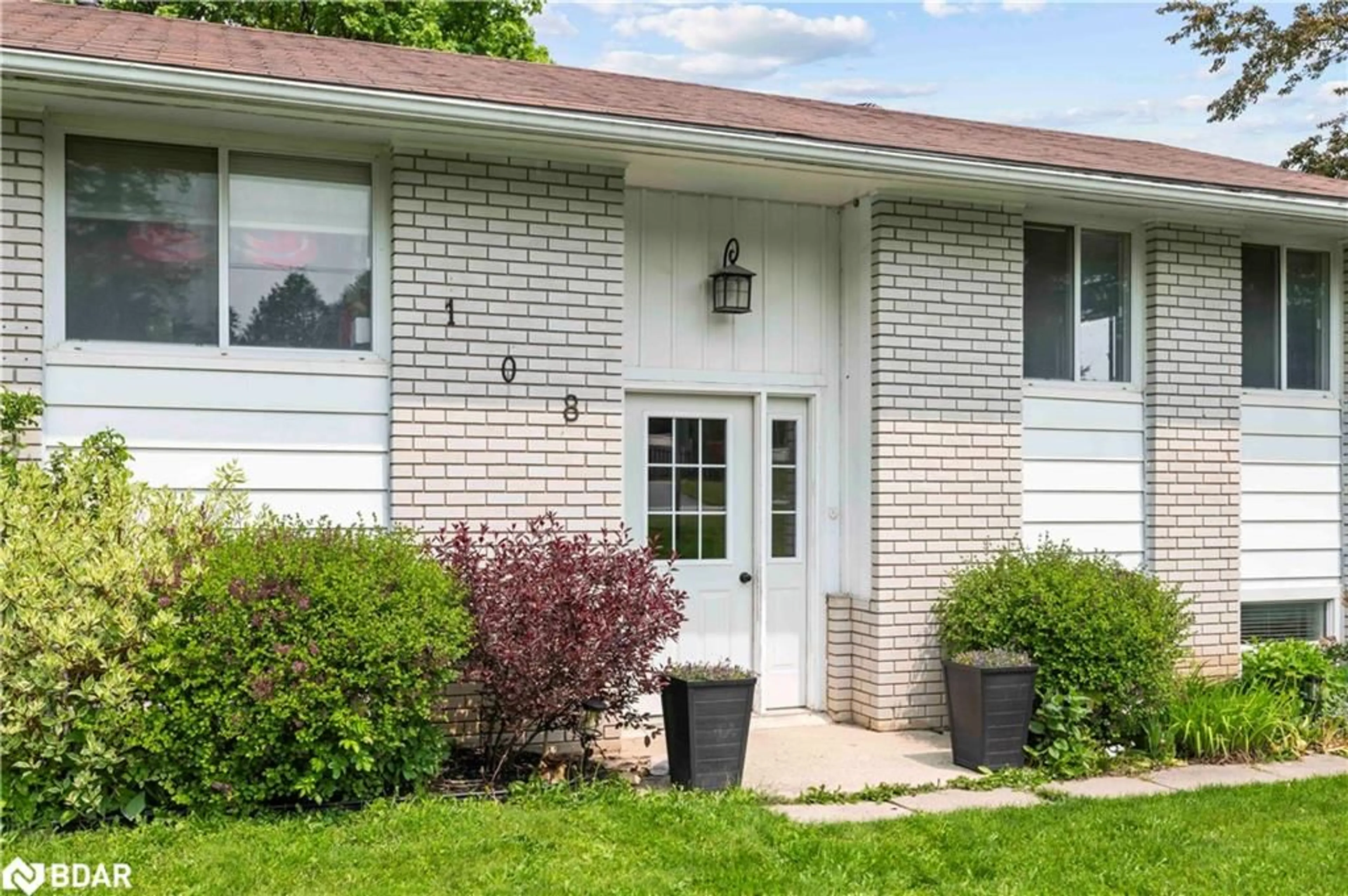 Home with vinyl exterior material, street for 108 Jane Street St, Shelburne Ontario L9V 2W8
