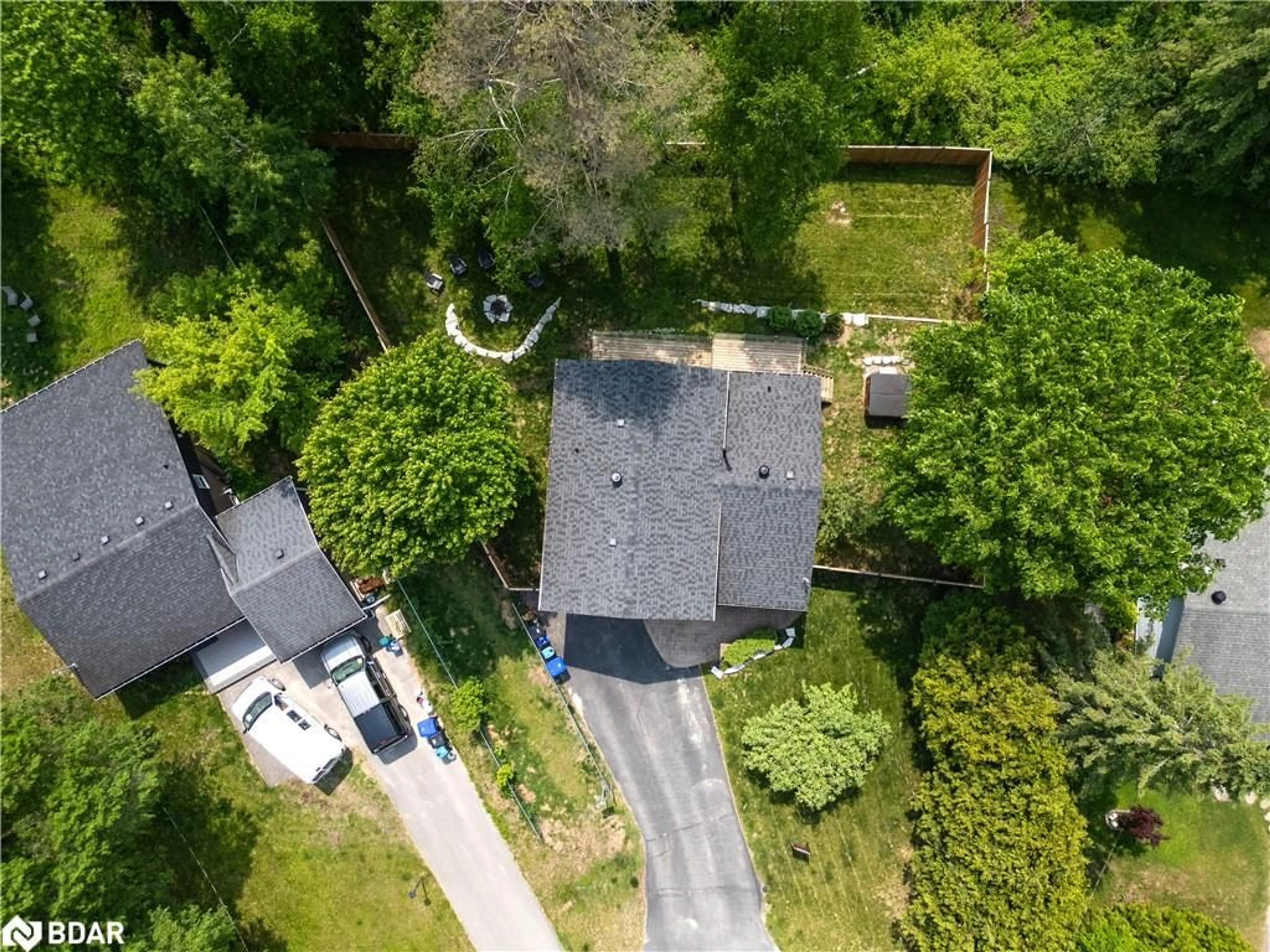 A pic from outside/outdoor area/front of a property/back of a property/a pic from drone, street for 7 Ashburton Cres, Angus Ontario L0M 1B0