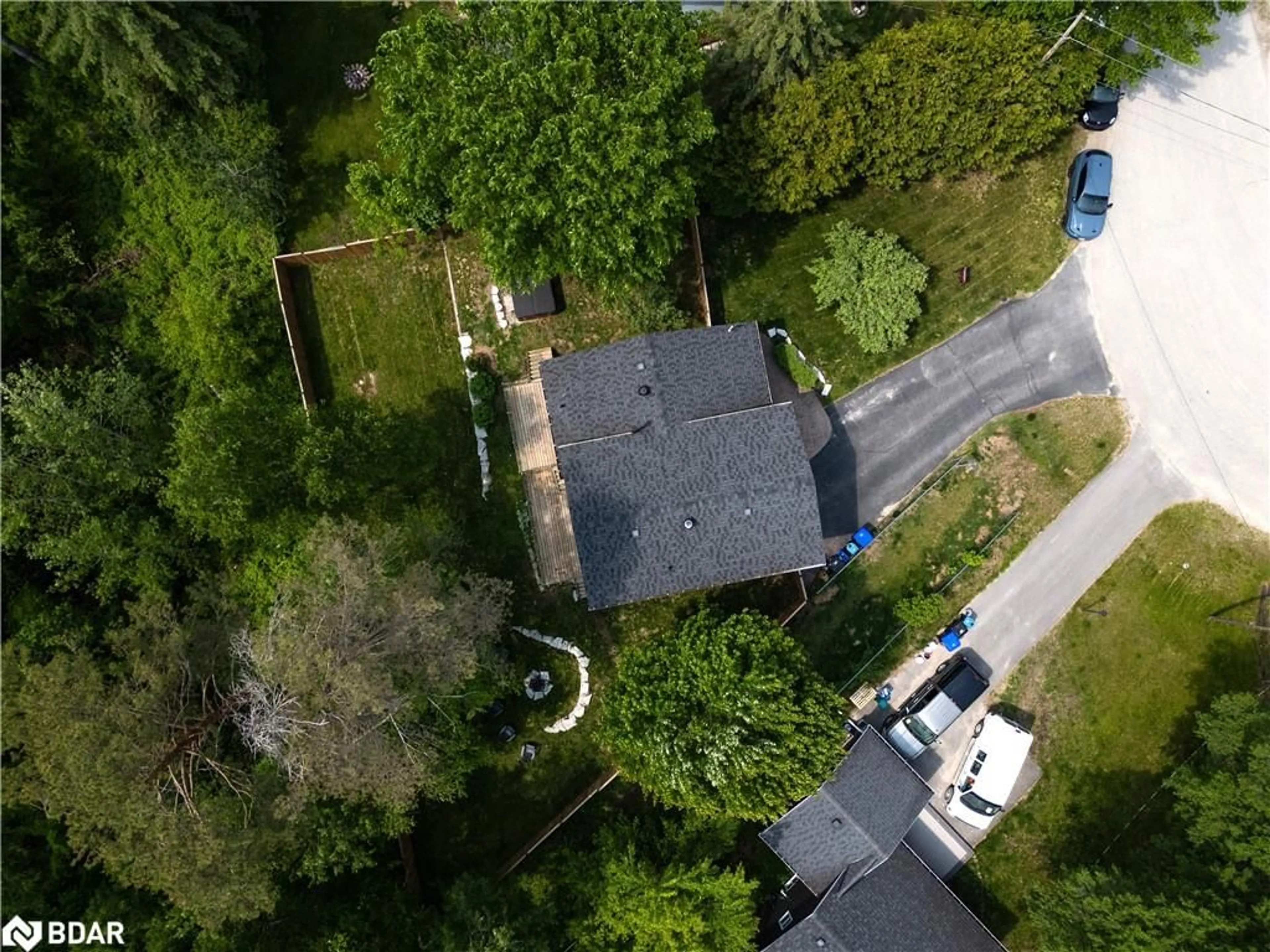 A pic from outside/outdoor area/front of a property/back of a property/a pic from drone, street for 7 Ashburton Cres, Angus Ontario L0M 1B0