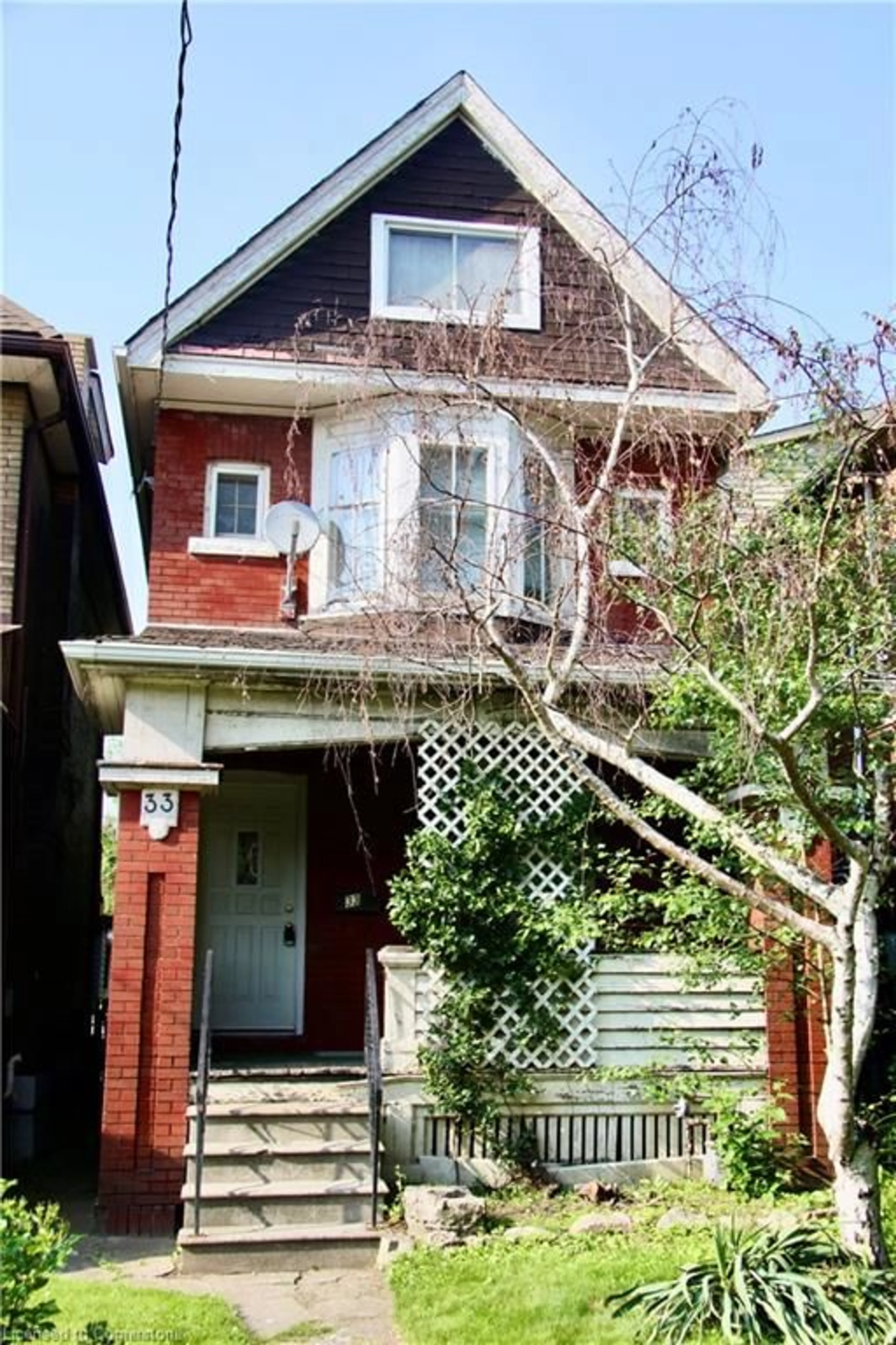 Home with brick exterior material, street for 33 Elm St, Hamilton Ontario L8M 1Y2