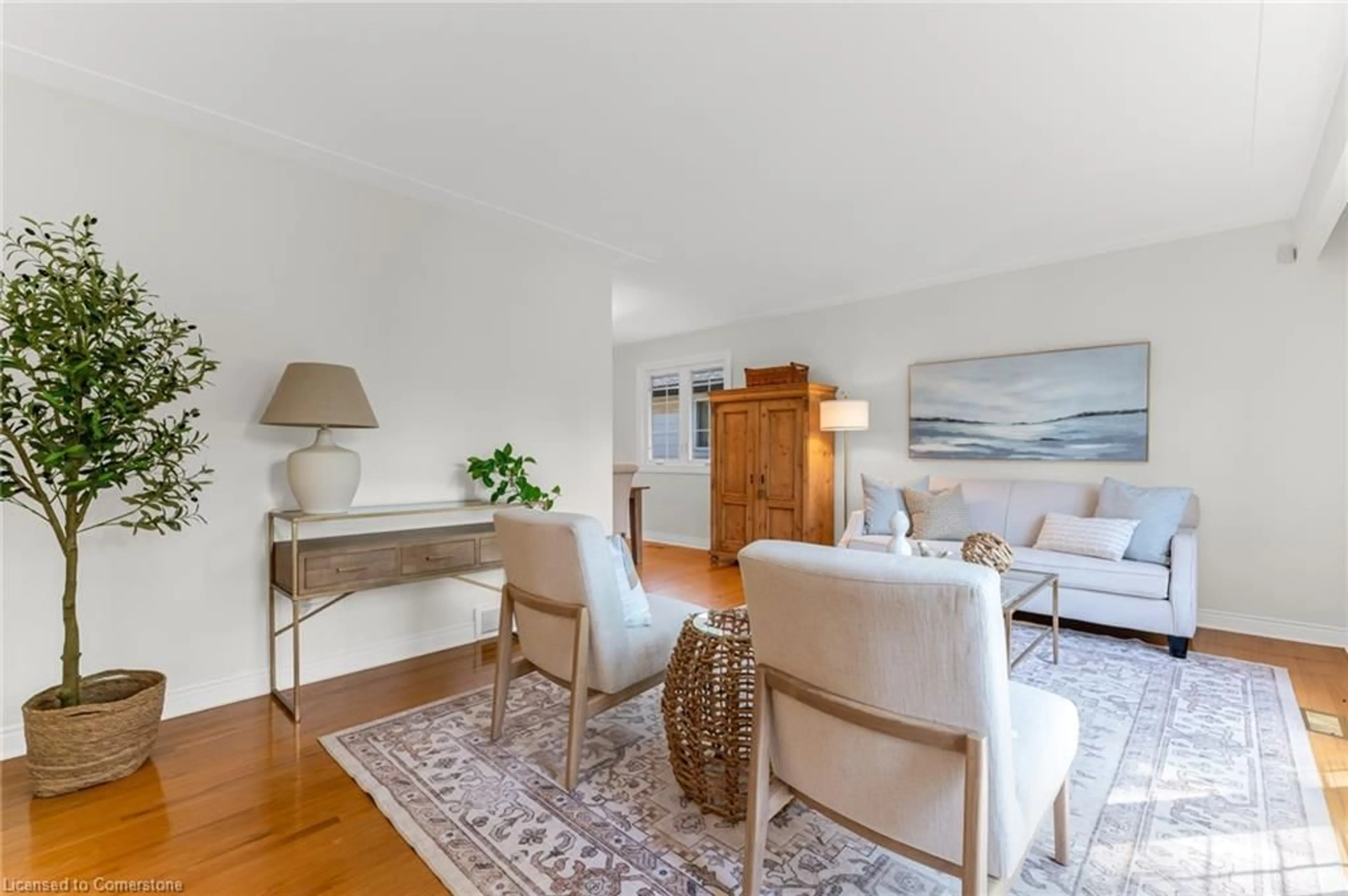 Living room with furniture, wood/laminate floor for 15 Monarch Crt, Dundas Ontario L9H 3W2