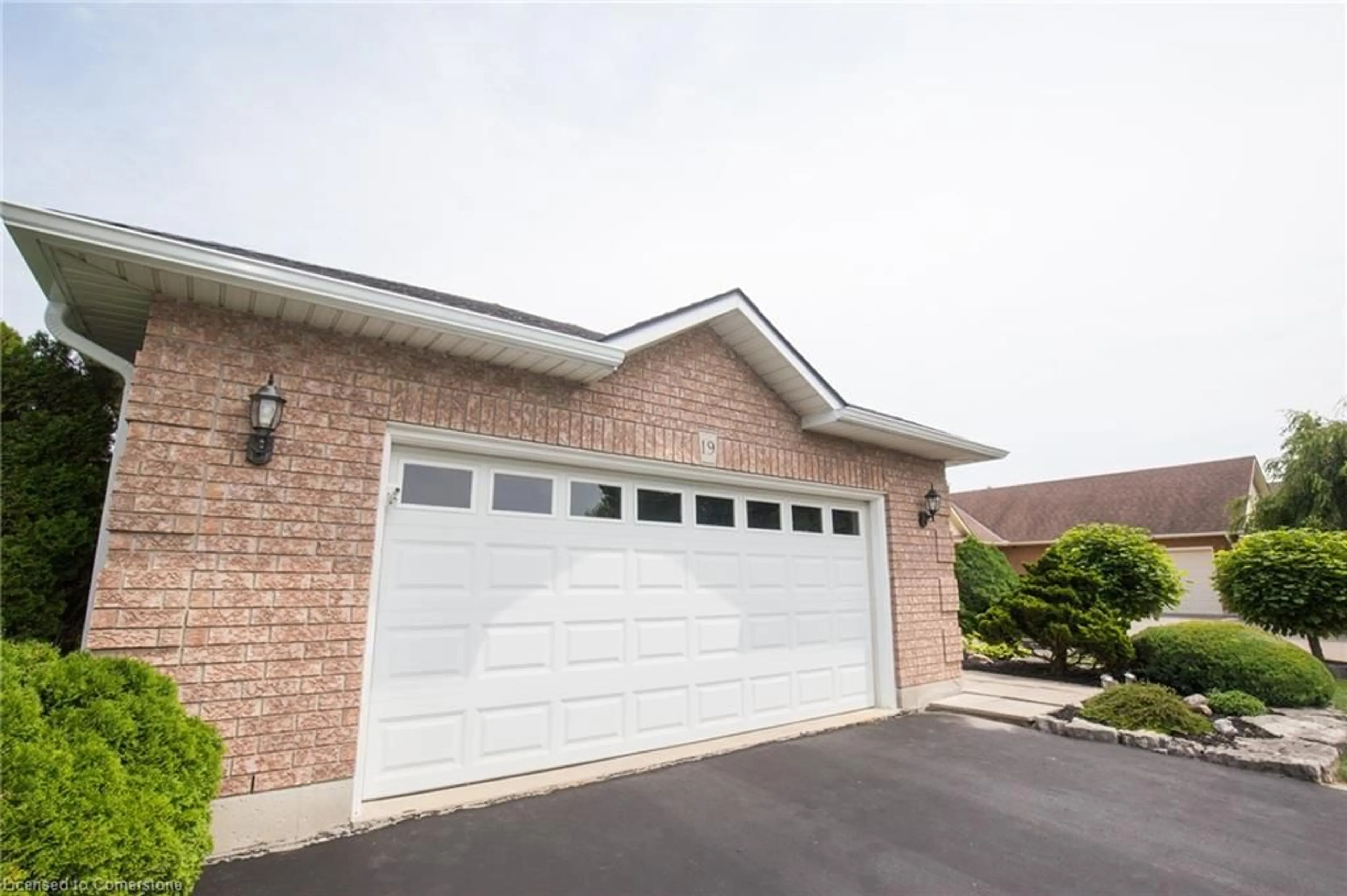 Indoor garage for 19 Coastal Crt, Port Dover Ontario N0A 1N7
