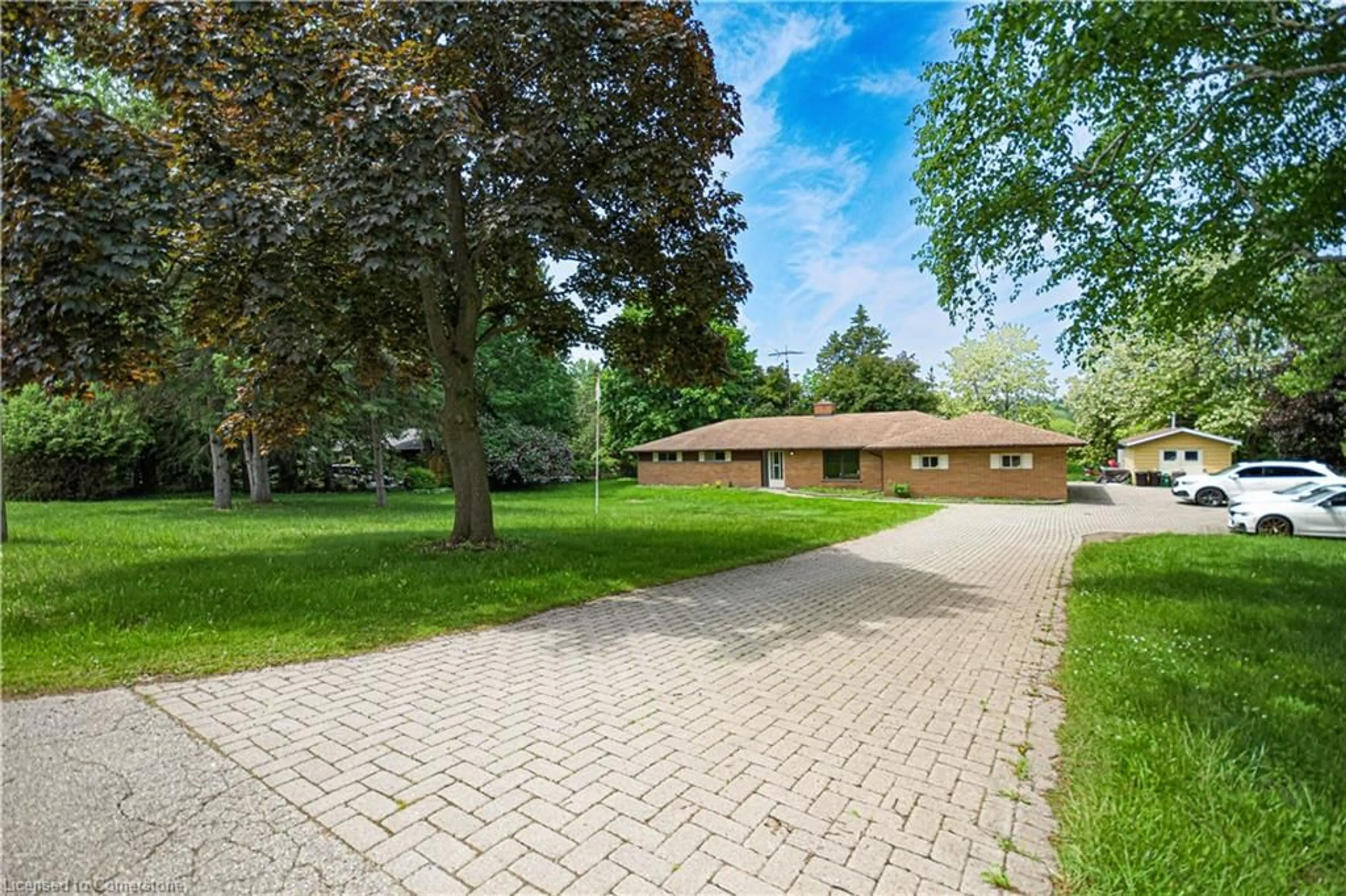 A pic from outside/outdoor area/front of a property/back of a property/a pic from drone, street for 830 Riverbank Dr, Cambridge Ontario N3H 4R6