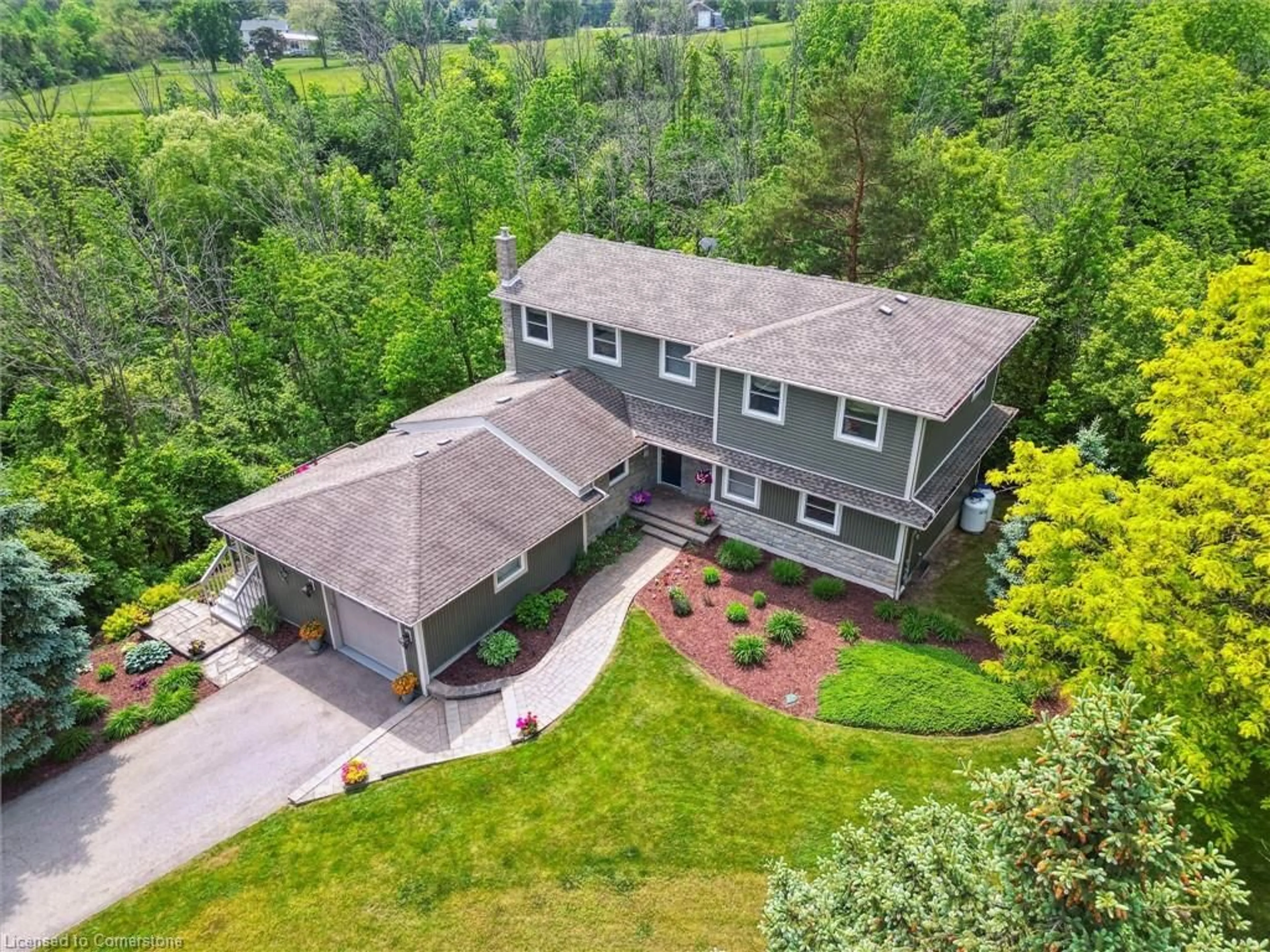 A pic from outside/outdoor area/front of a property/back of a property/a pic from drone, unknown for 1778 Old Waterdown Rd, Burlington Ontario L7P 0T2
