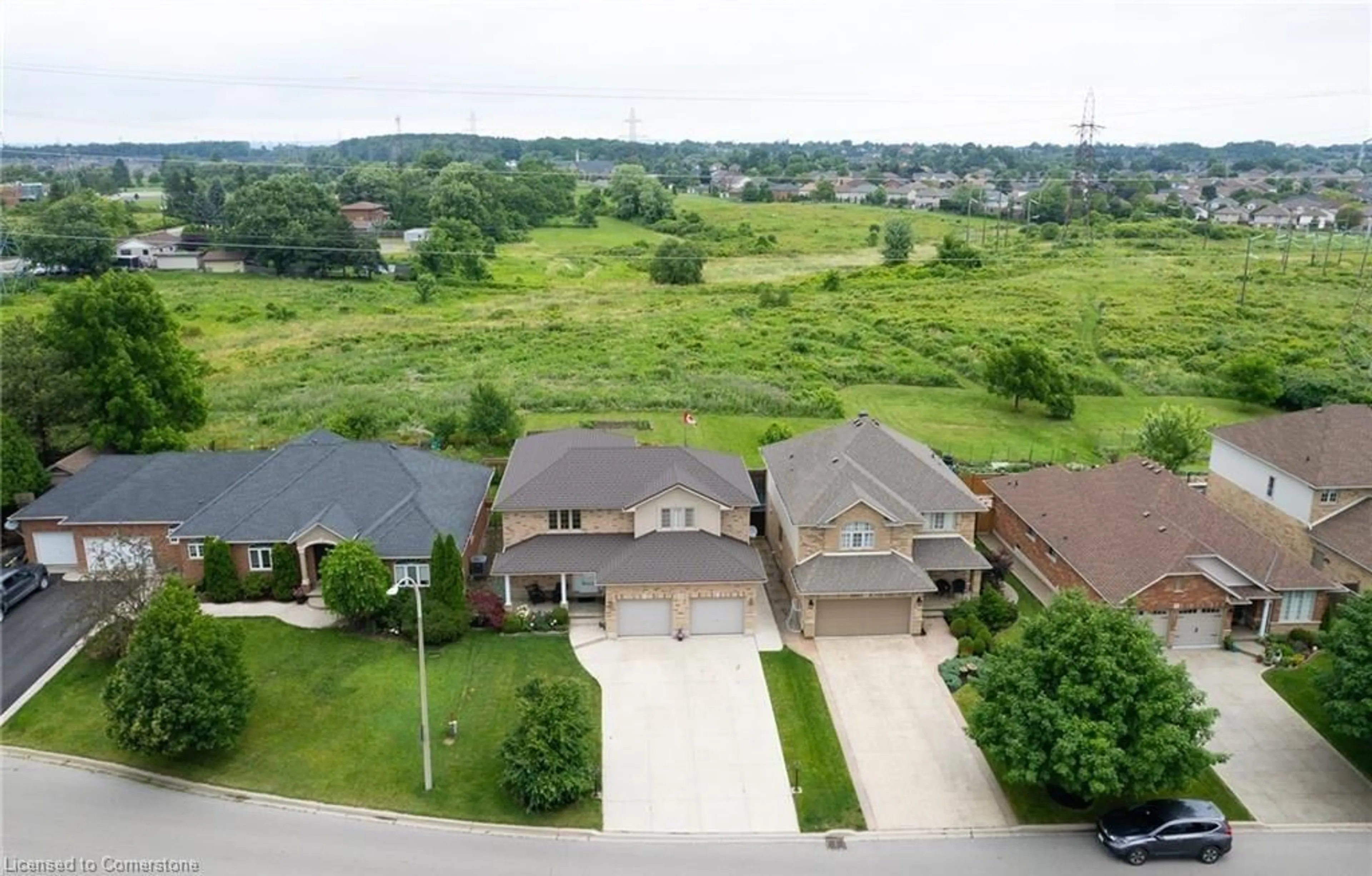 A pic from outside/outdoor area/front of a property/back of a property/a pic from drone, street for 10 Grassyplain Dr, Mount Hope Ontario L0R 1W0