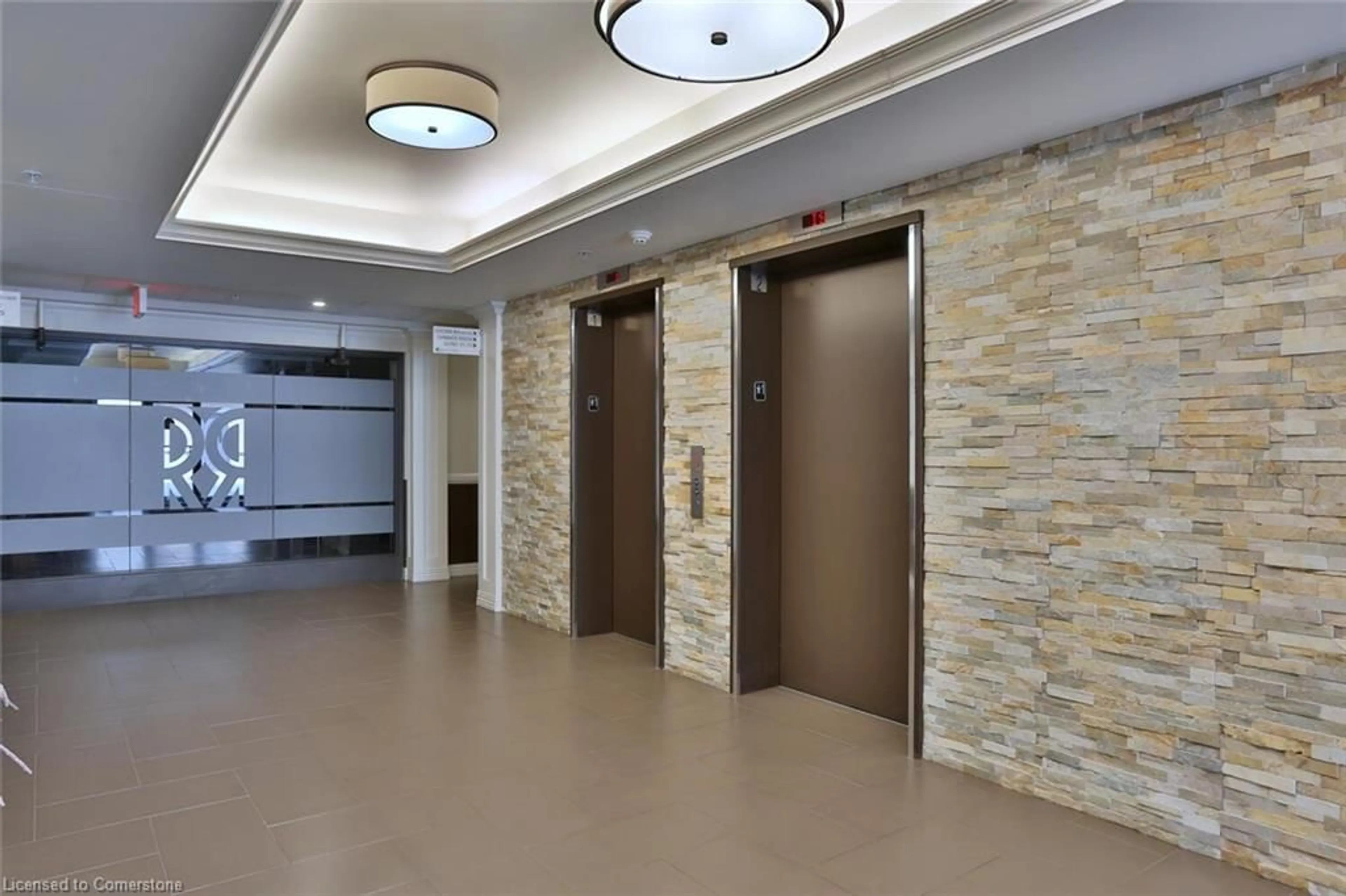 Indoor foyer for 776 Laurelwood Dr #705, Waterloo Ontario N2V 0A8