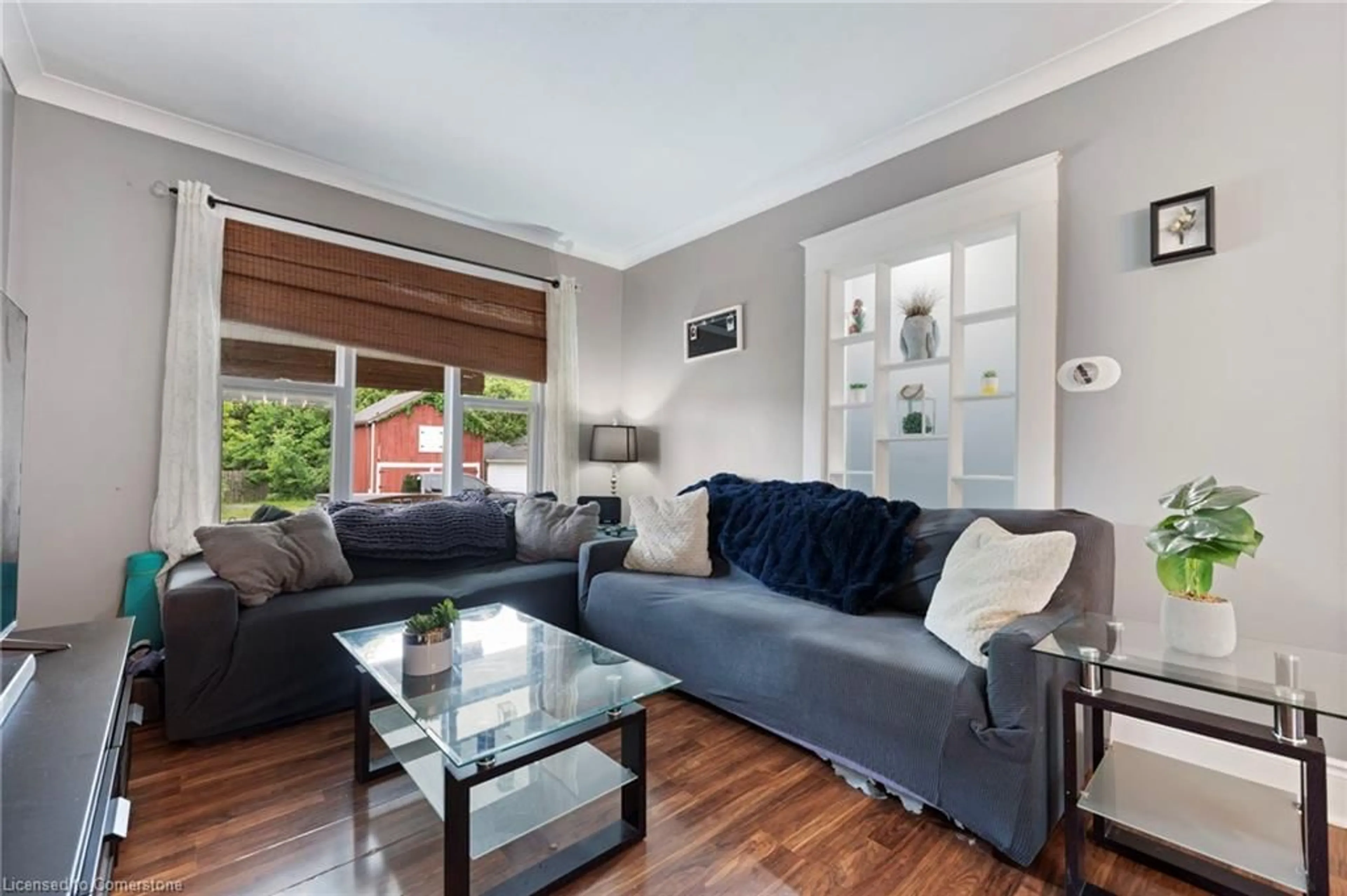 Living room with furniture, wood/laminate floor for 17 Bertha St, Simcoe Ontario N3Y 3M6