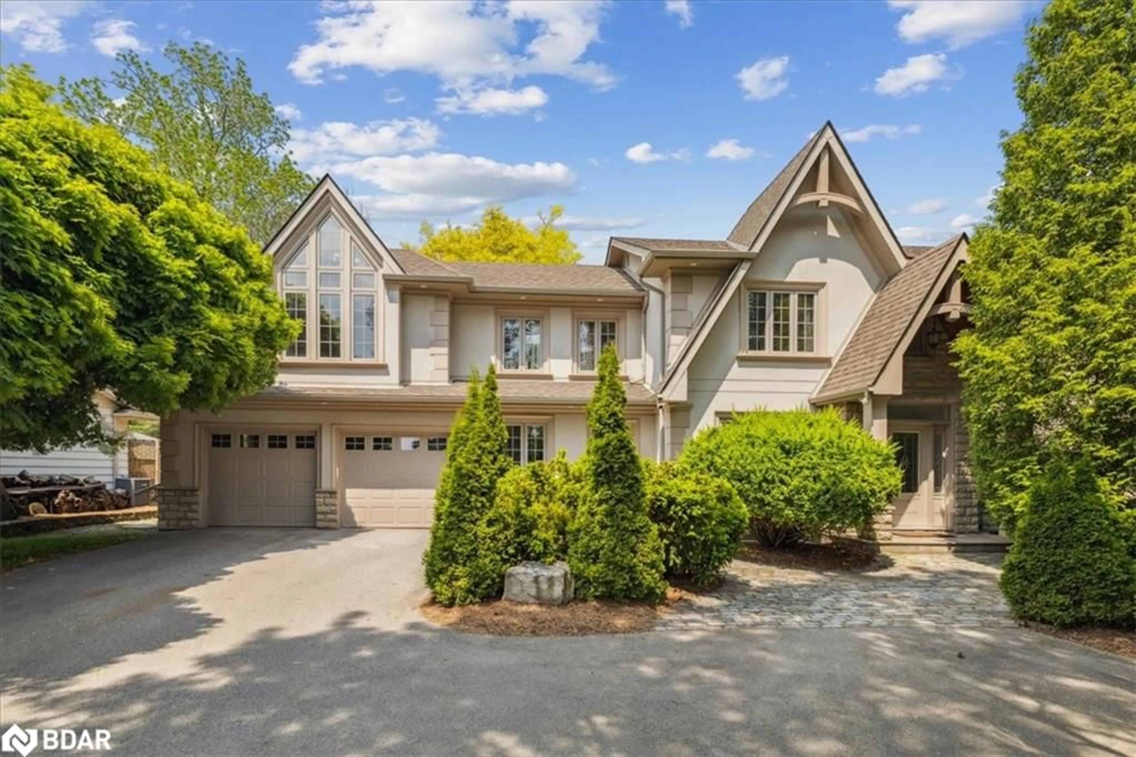 Home with brick exterior material, street for 621 North Shore Blvd, Burlington Ontario L7T 1X4