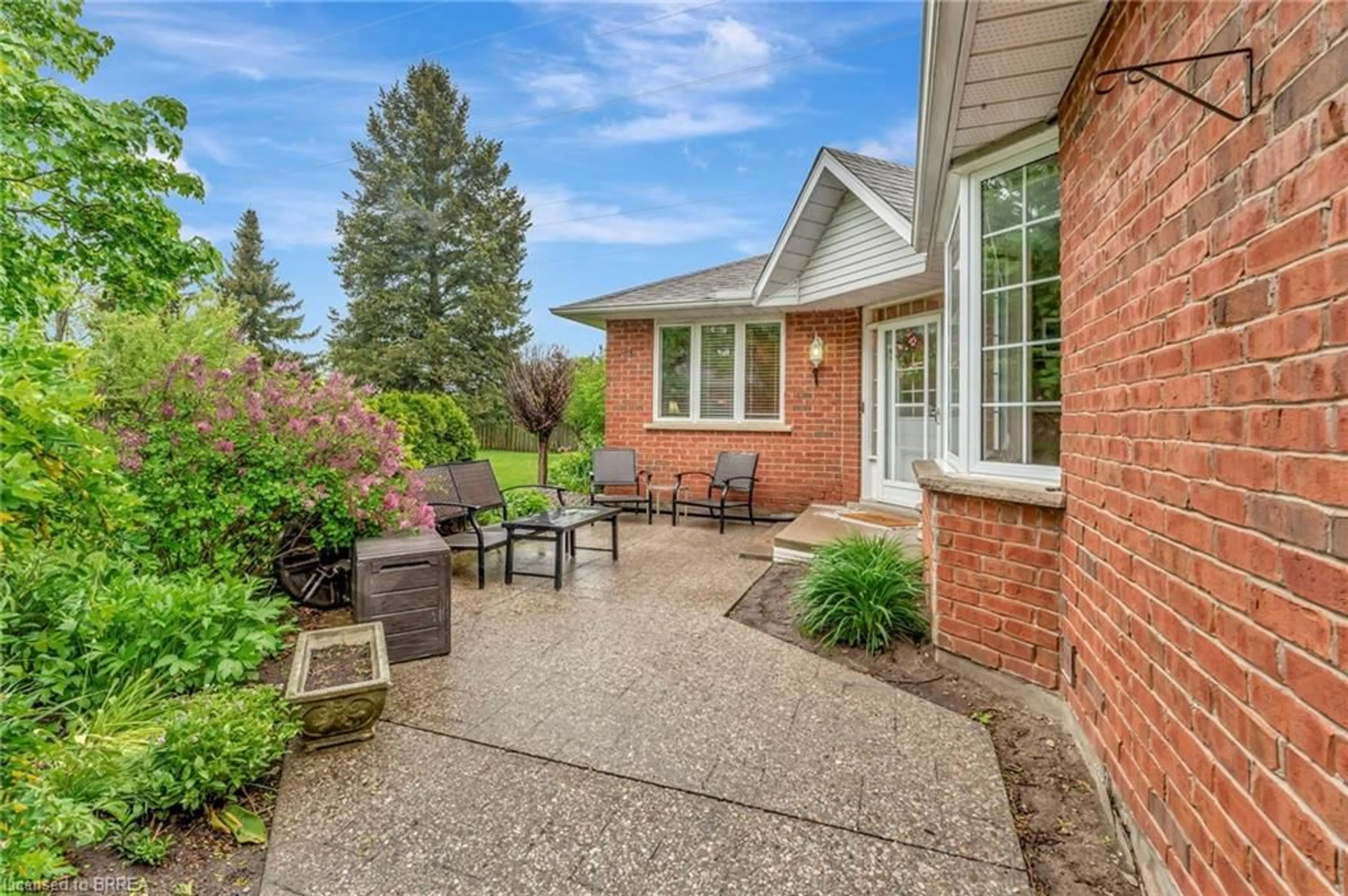 Patio, street for 71 Beasley Cres #7, Cambridge Ontario N1T 1P5