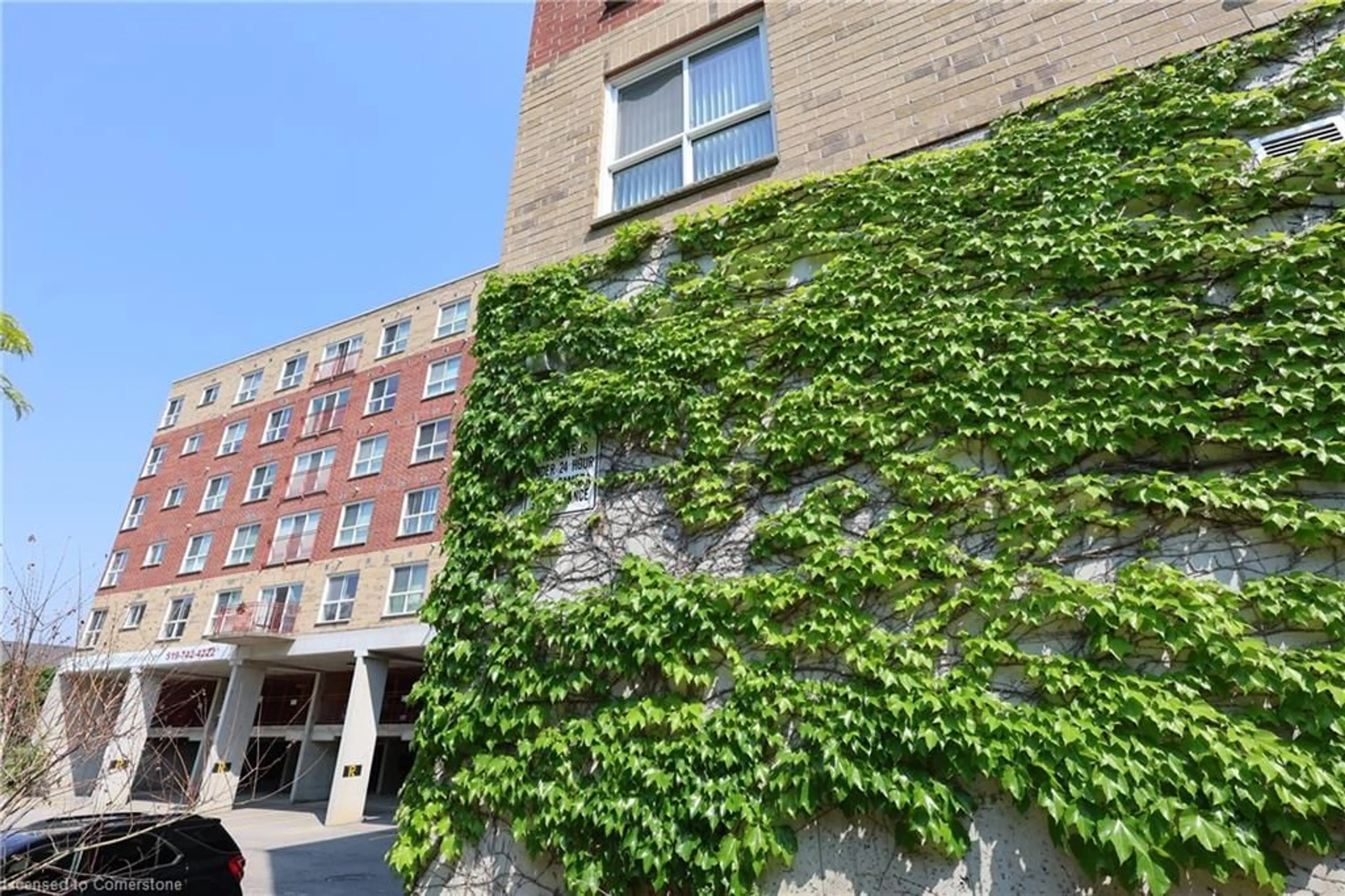Patio, building for 20 St George St #211, Kitchener Ontario N2G 2S7