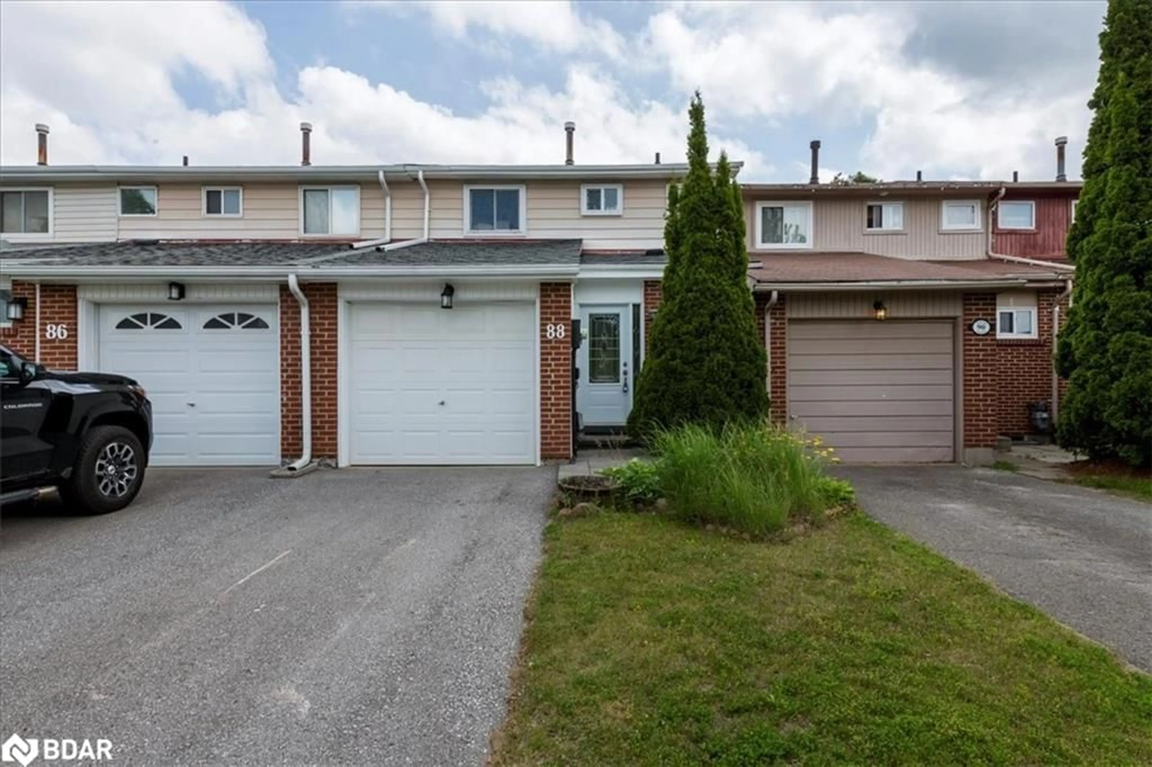 Unknown for 88 Chaucer Cres, Barrie Ontario L4N 4T7