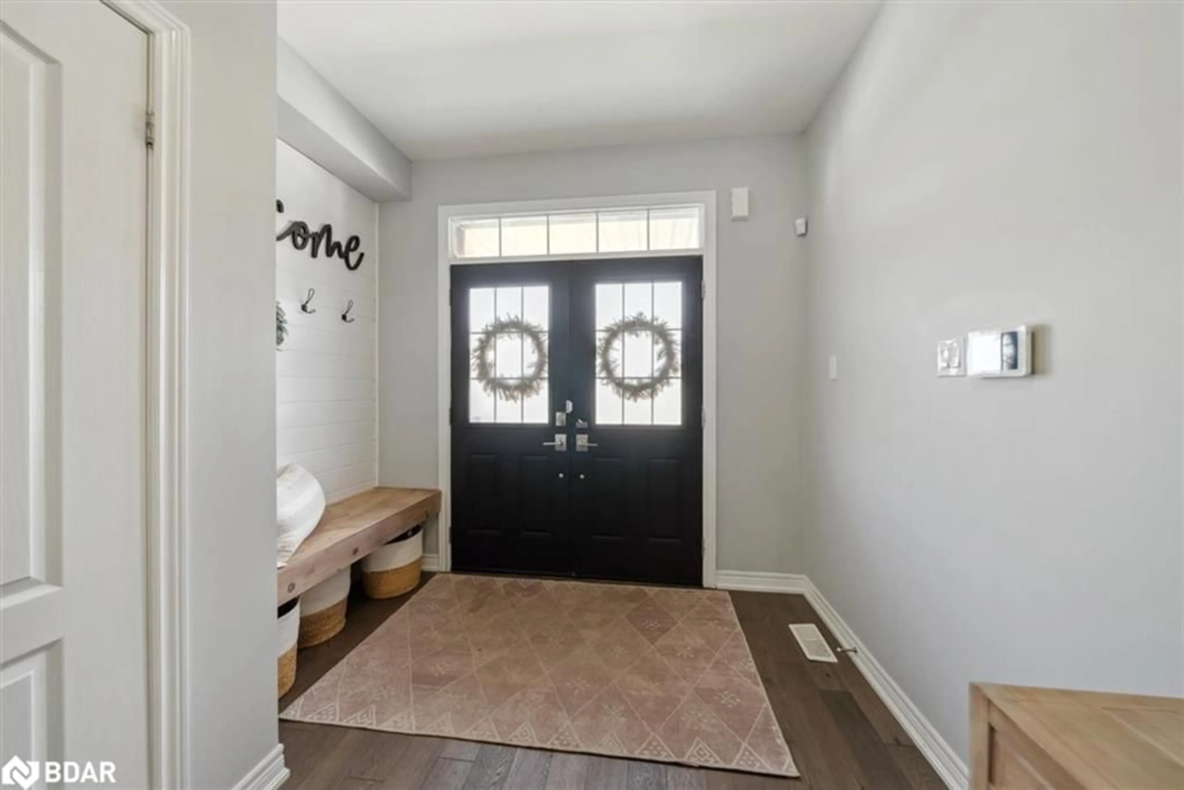 Indoor entryway for 40 Prosser Crescent Cres, Georgina Ontario L0E 1R0