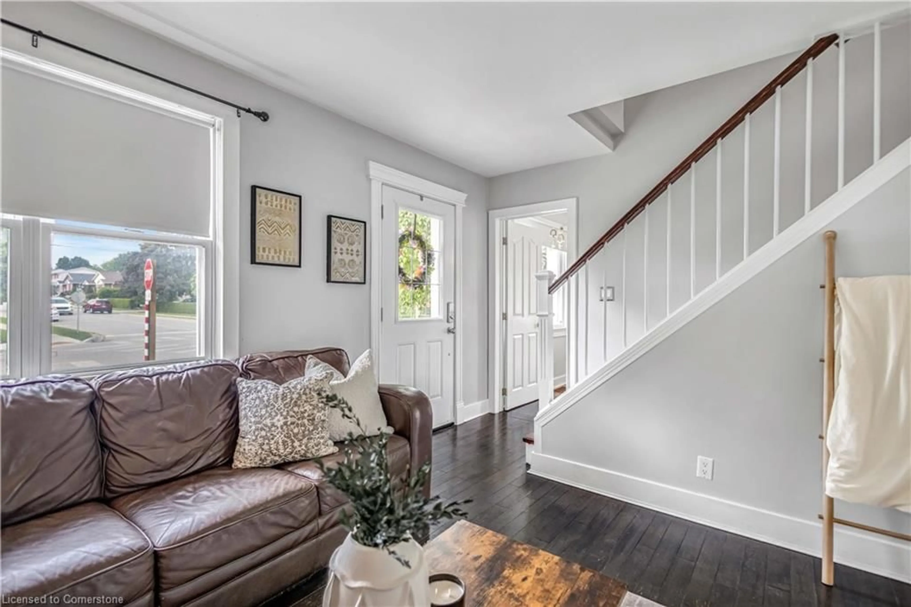 Living room with furniture, unknown for 116 Silver St, Paris Ontario N3L 1V4