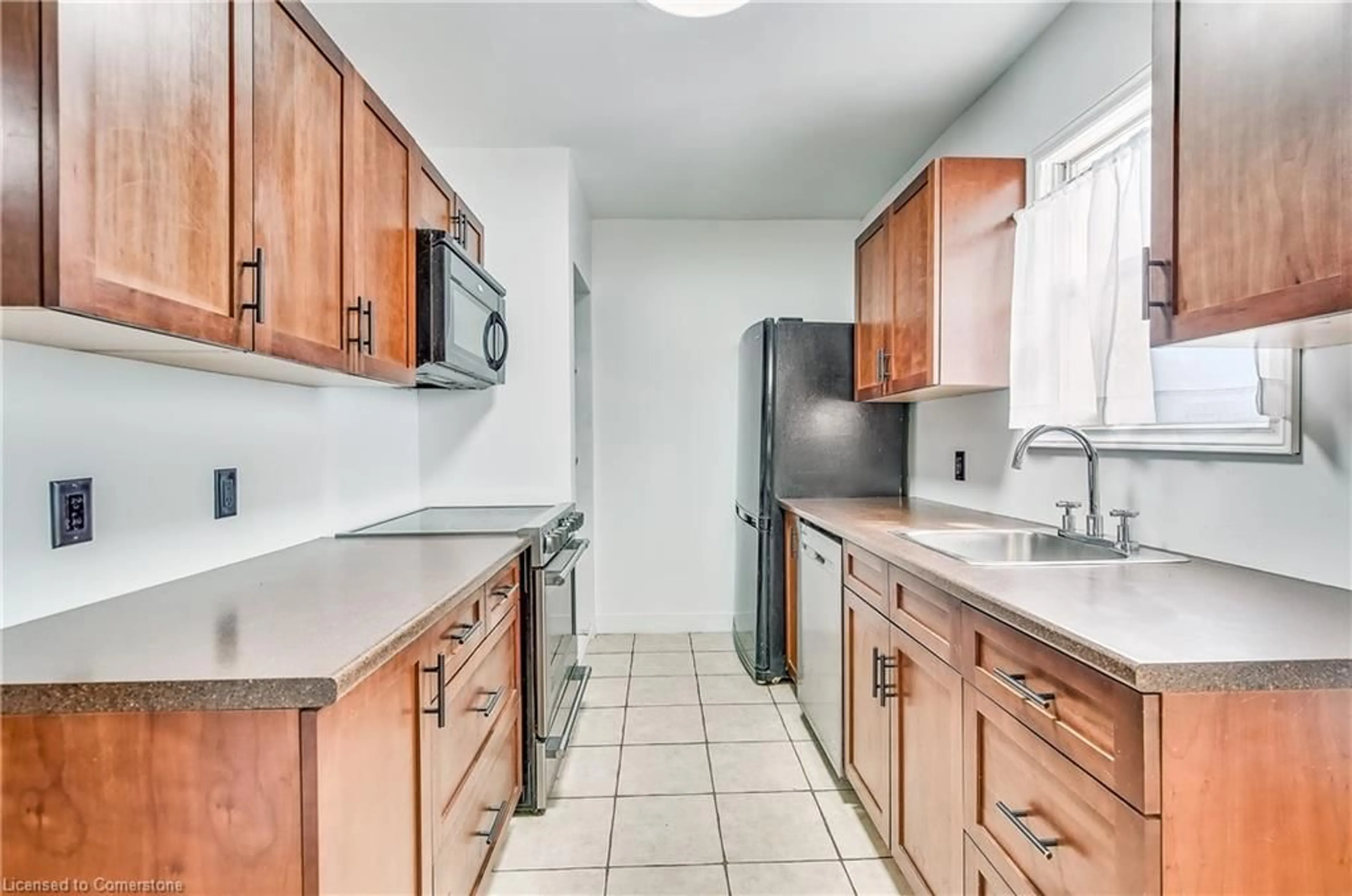 Standard kitchen, ceramic/tile floor for 36 Barons Ave, Hamilton Ontario L8H 5A2