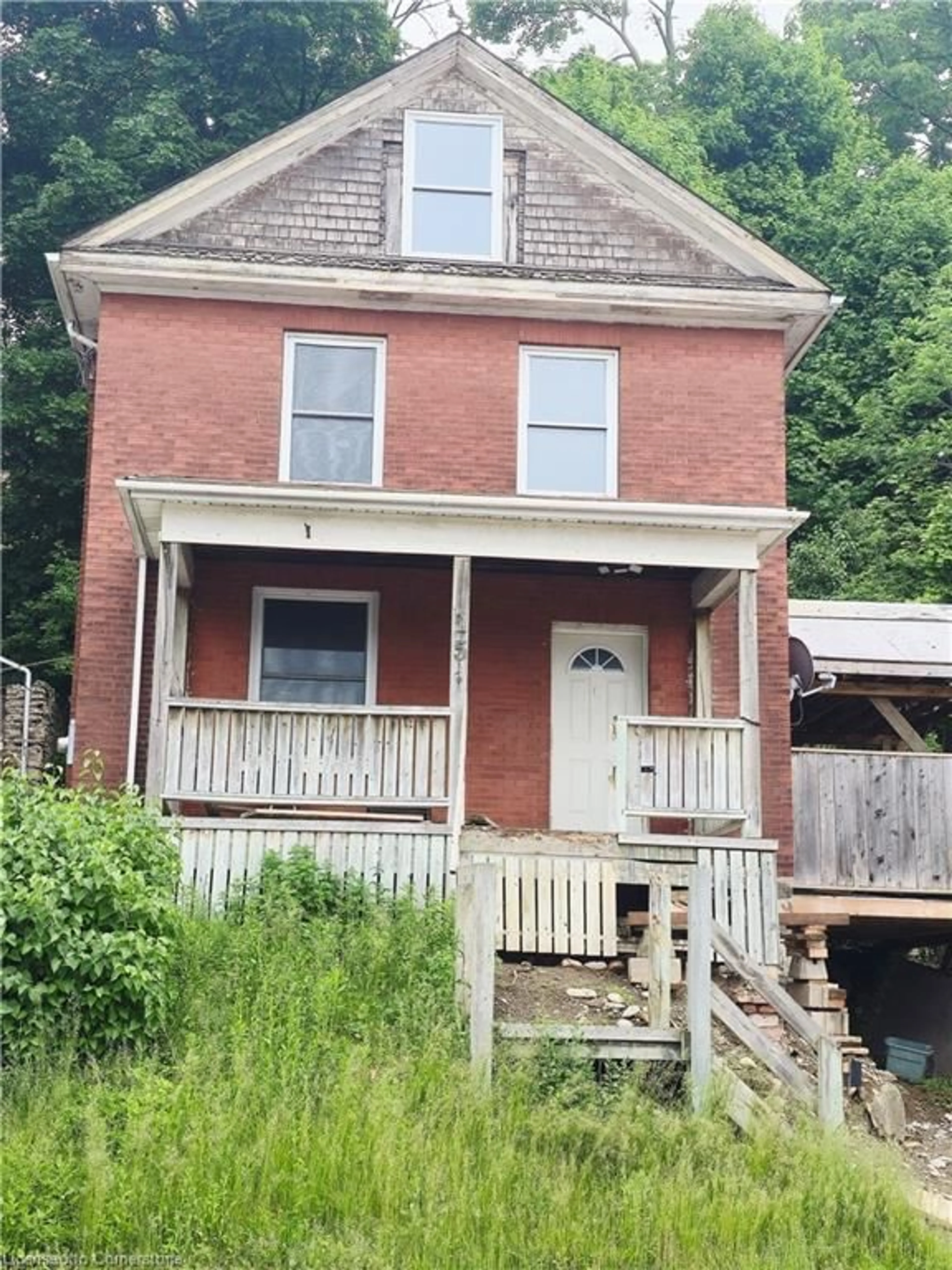 Unknown for 15 Shade St, Cambridge Ontario N1R 4J6