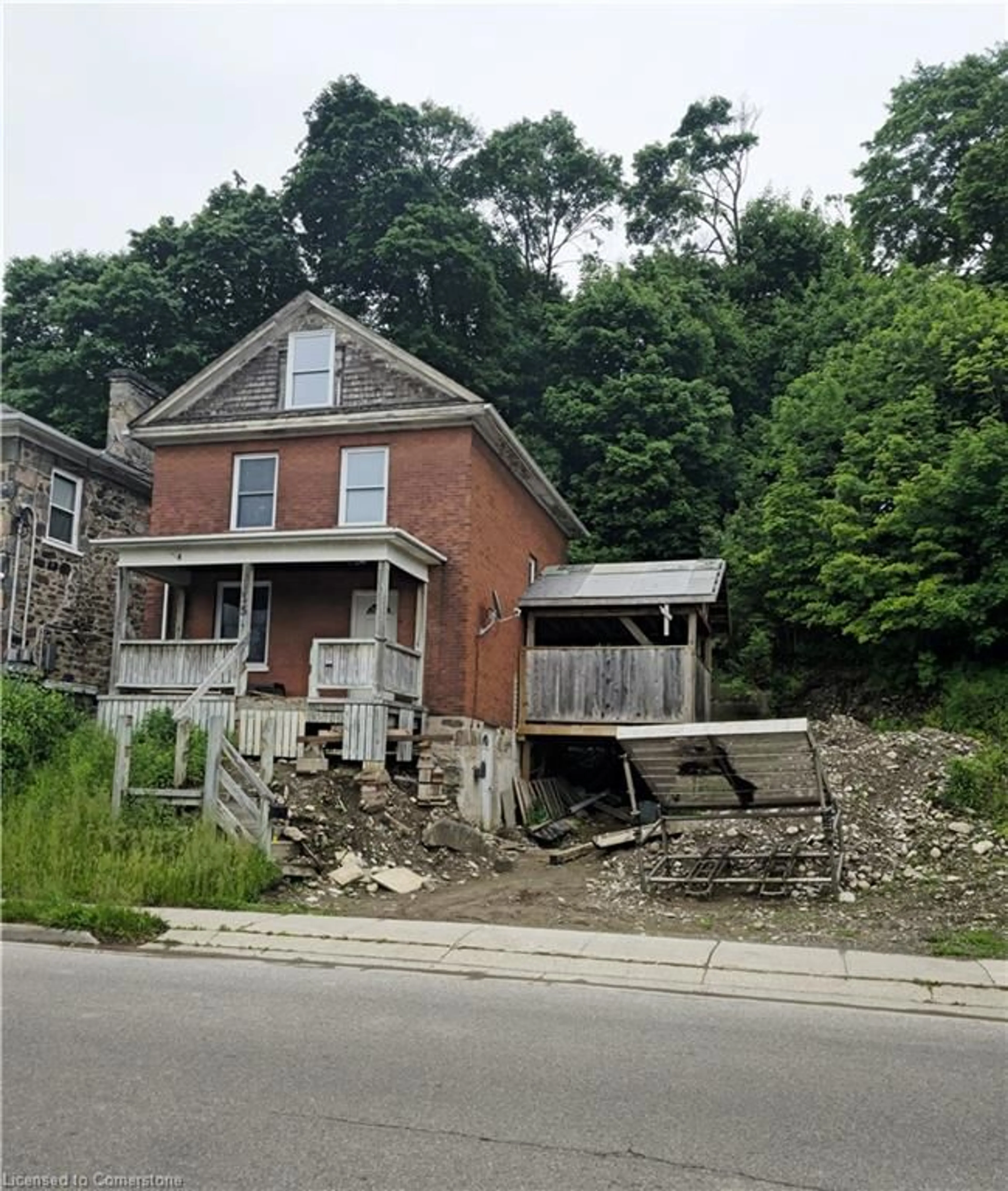 Unknown for 15 Shade St, Cambridge Ontario N1R 4J6