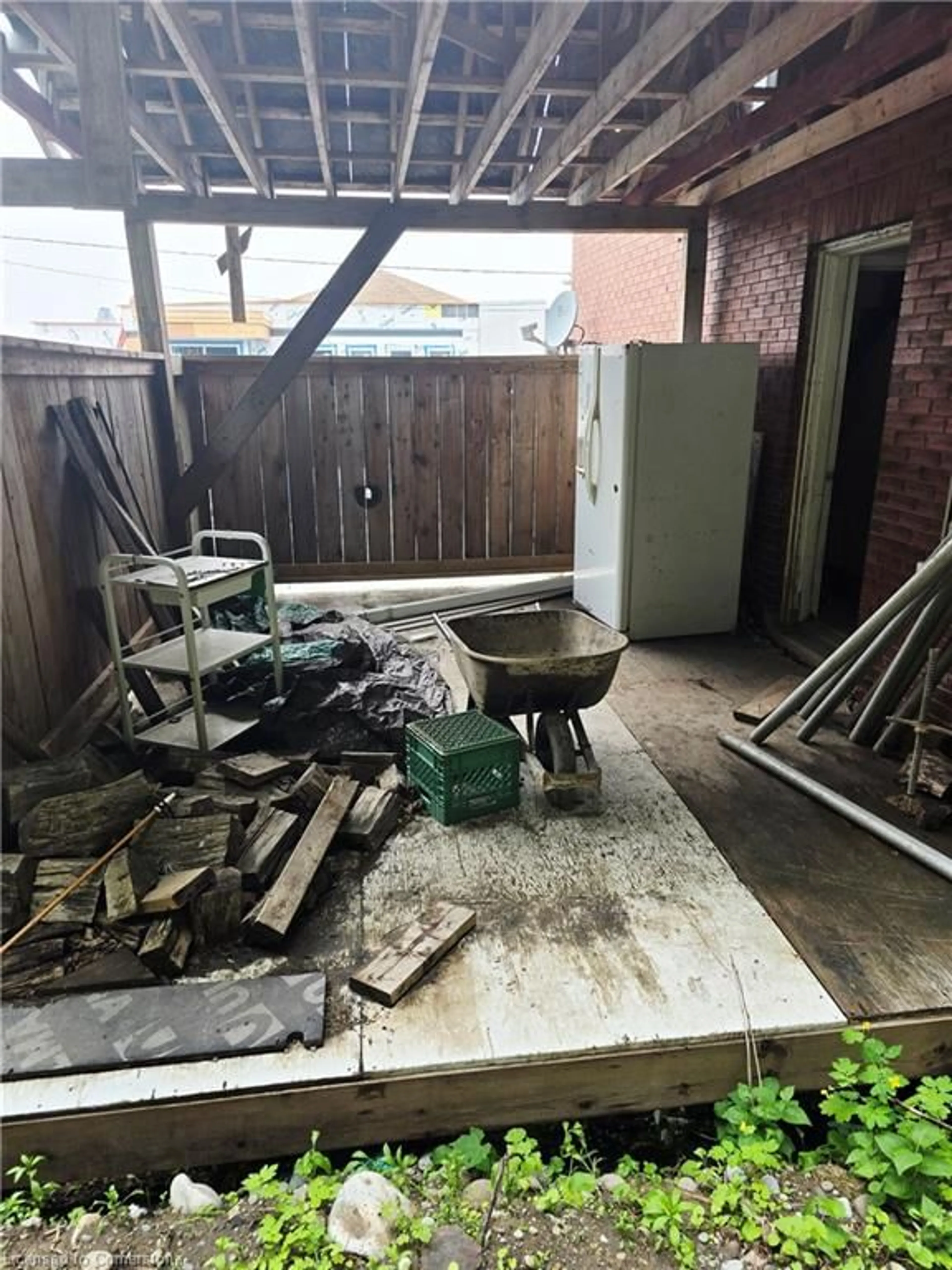 Unknown for 15 Shade St, Cambridge Ontario N1R 4J6