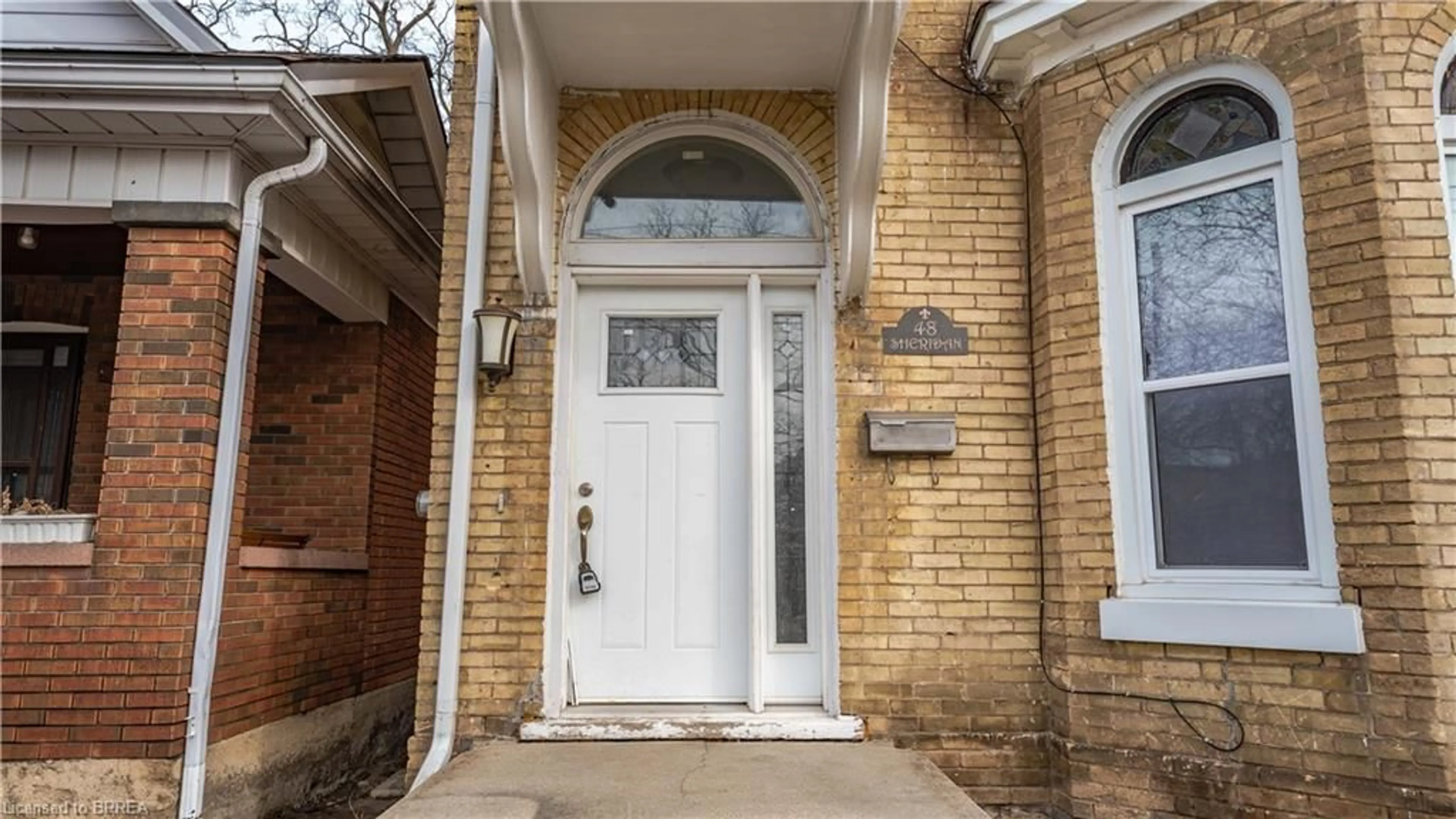 Indoor entryway for 48 Sheridan St, Brantford Ontario N3T 2P9