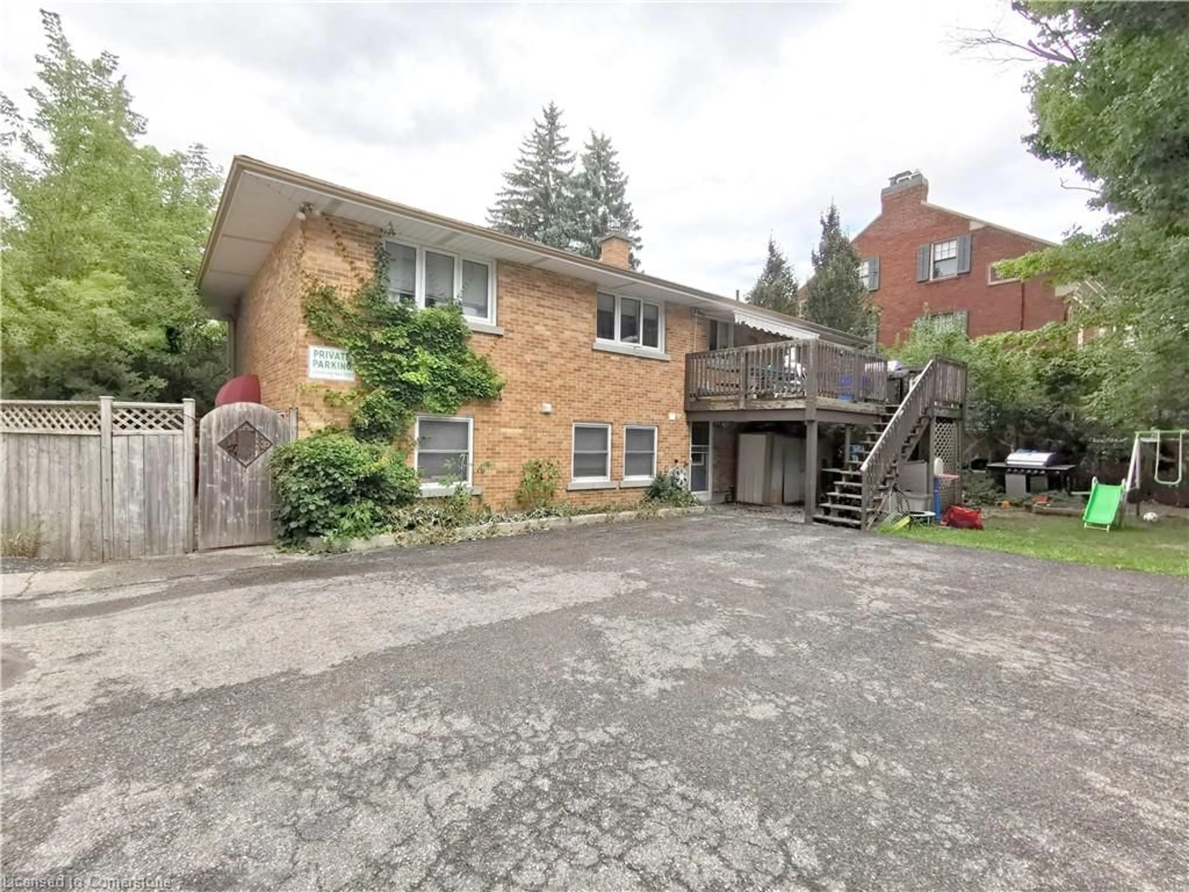 A pic from outside/outdoor area/front of a property/back of a property/a pic from drone, street for 181 Queen St, Kitchener Ontario N2H 2H8