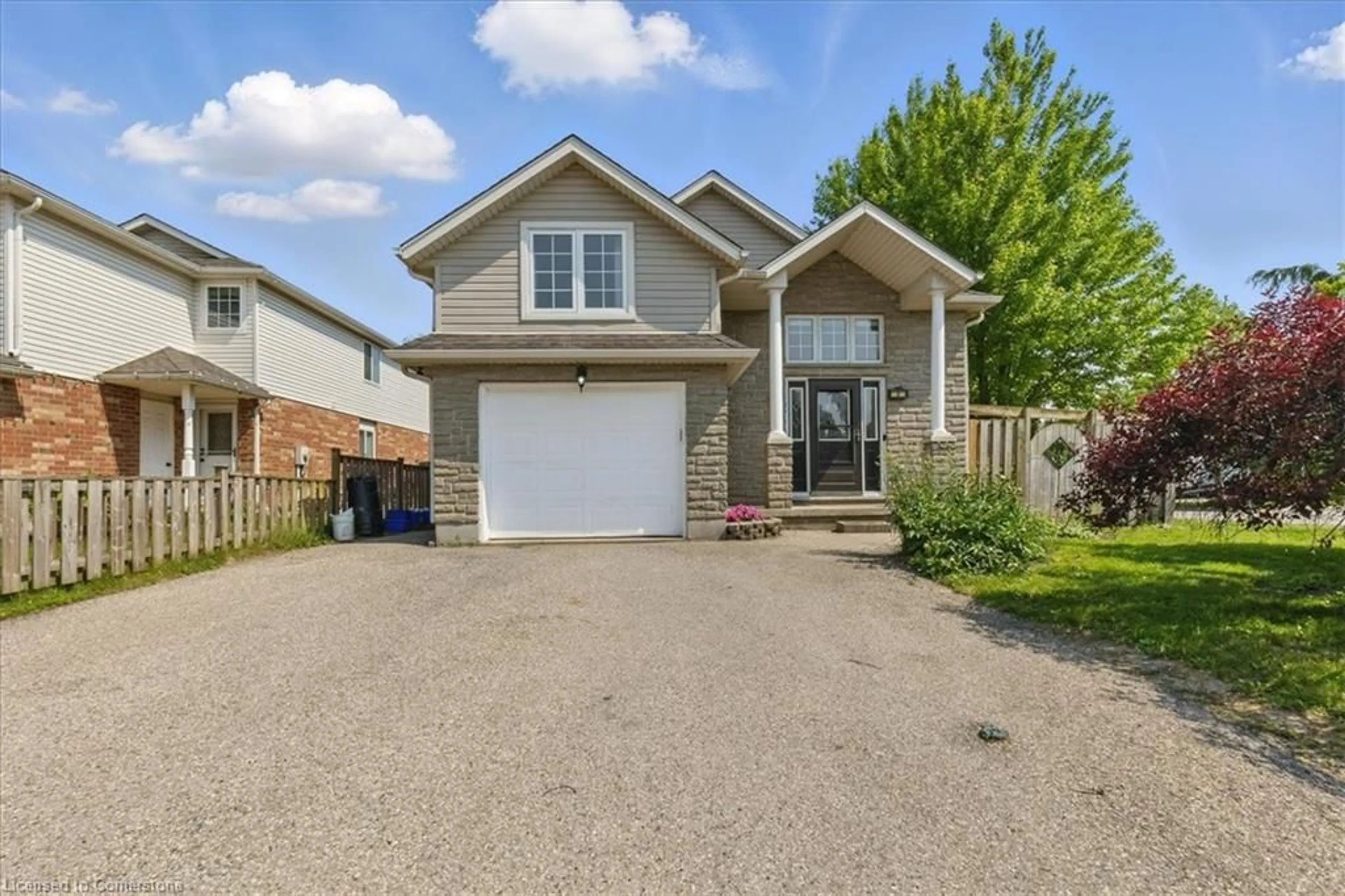 Home with vinyl exterior material, street for 3 Wisteria Crt, Kitchener Ontario N2E 3T4